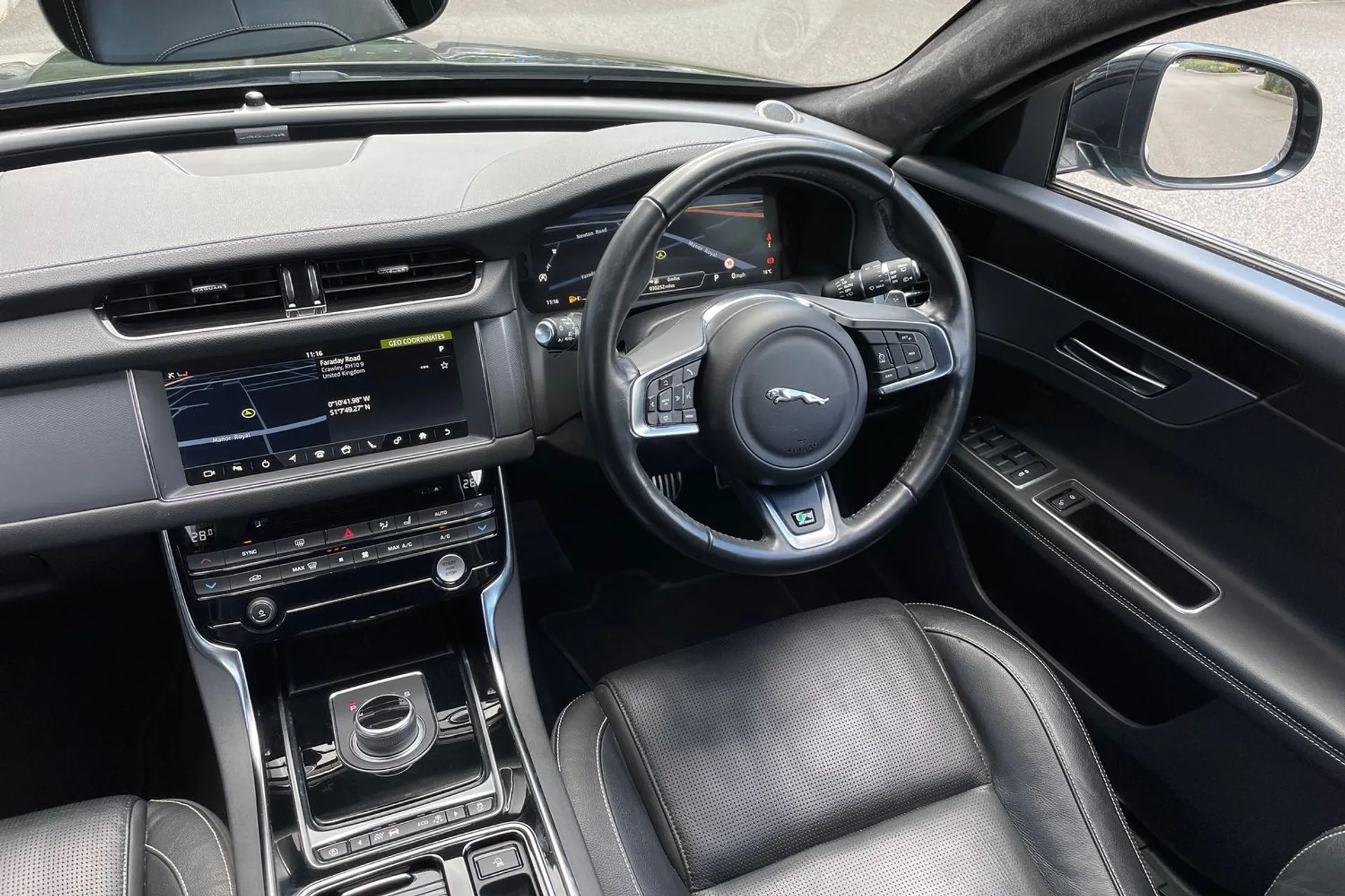 Jaguar XF thumbnail image number 19