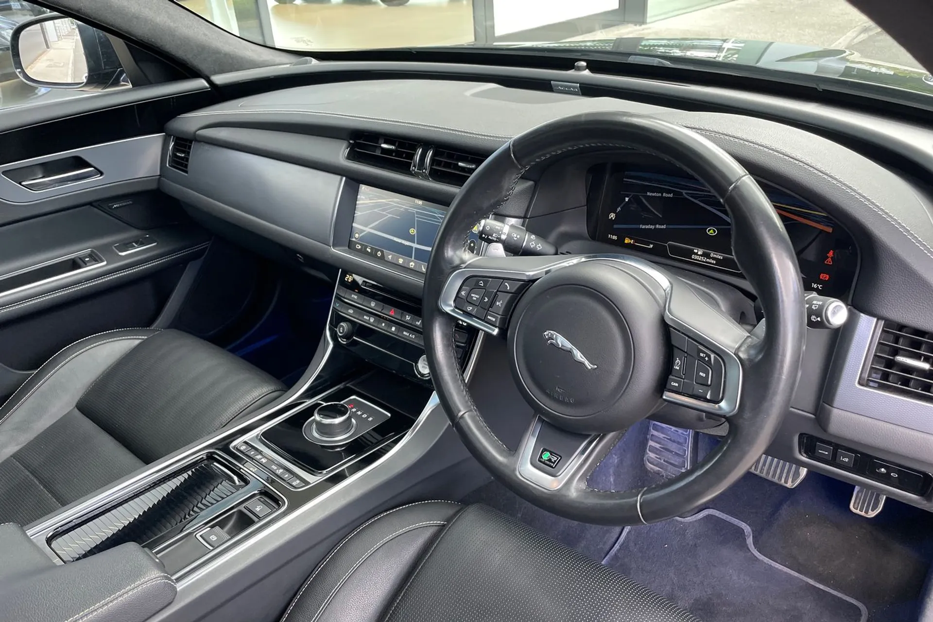 Jaguar XF thumbnail image number 33