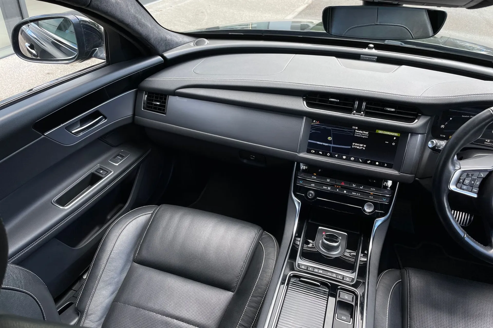 Jaguar XF thumbnail image number 16