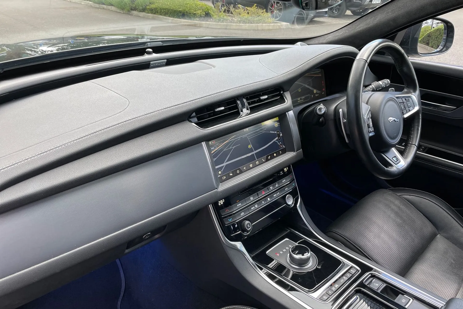 Jaguar XF thumbnail image number 40