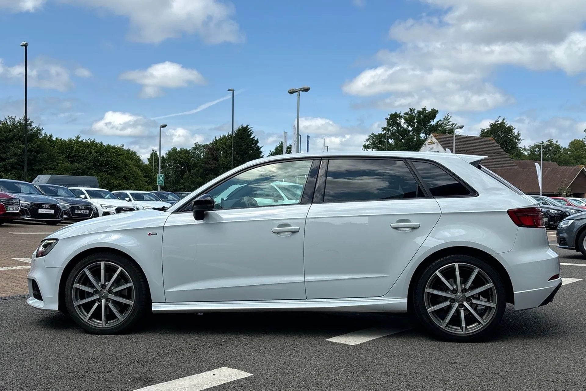Audi A3 thumbnail image number 10