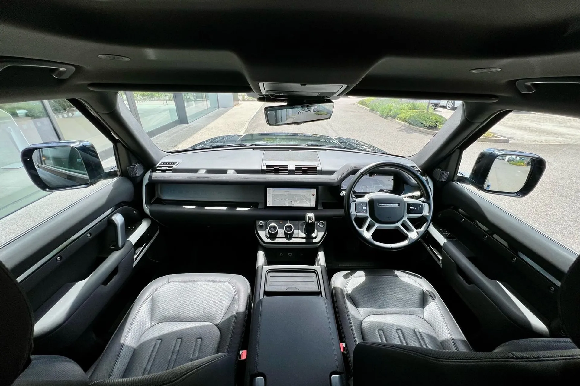 LAND ROVER DEFENDER thumbnail image number 3