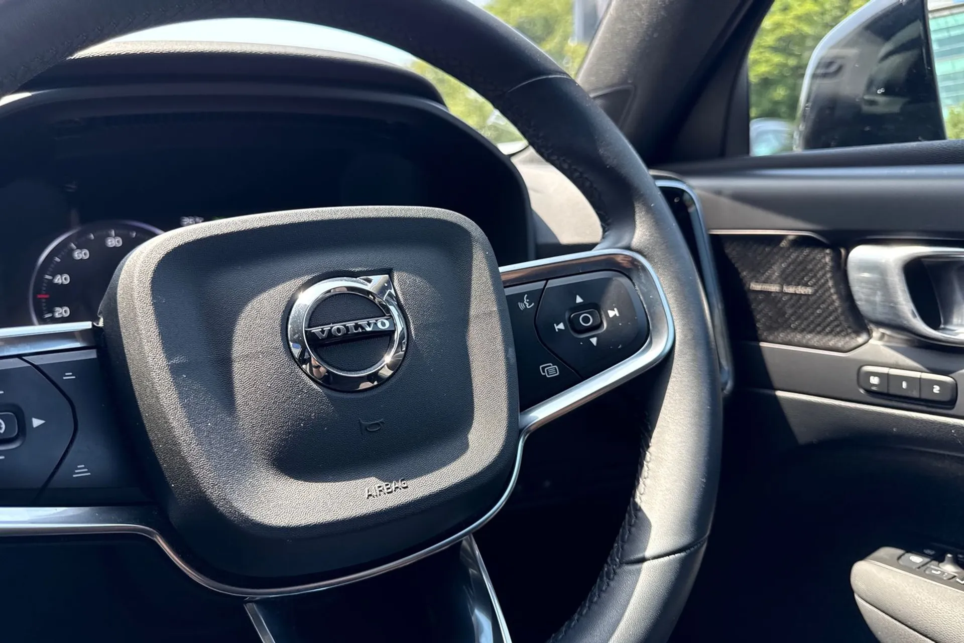 Volvo XC40 thumbnail image number 36