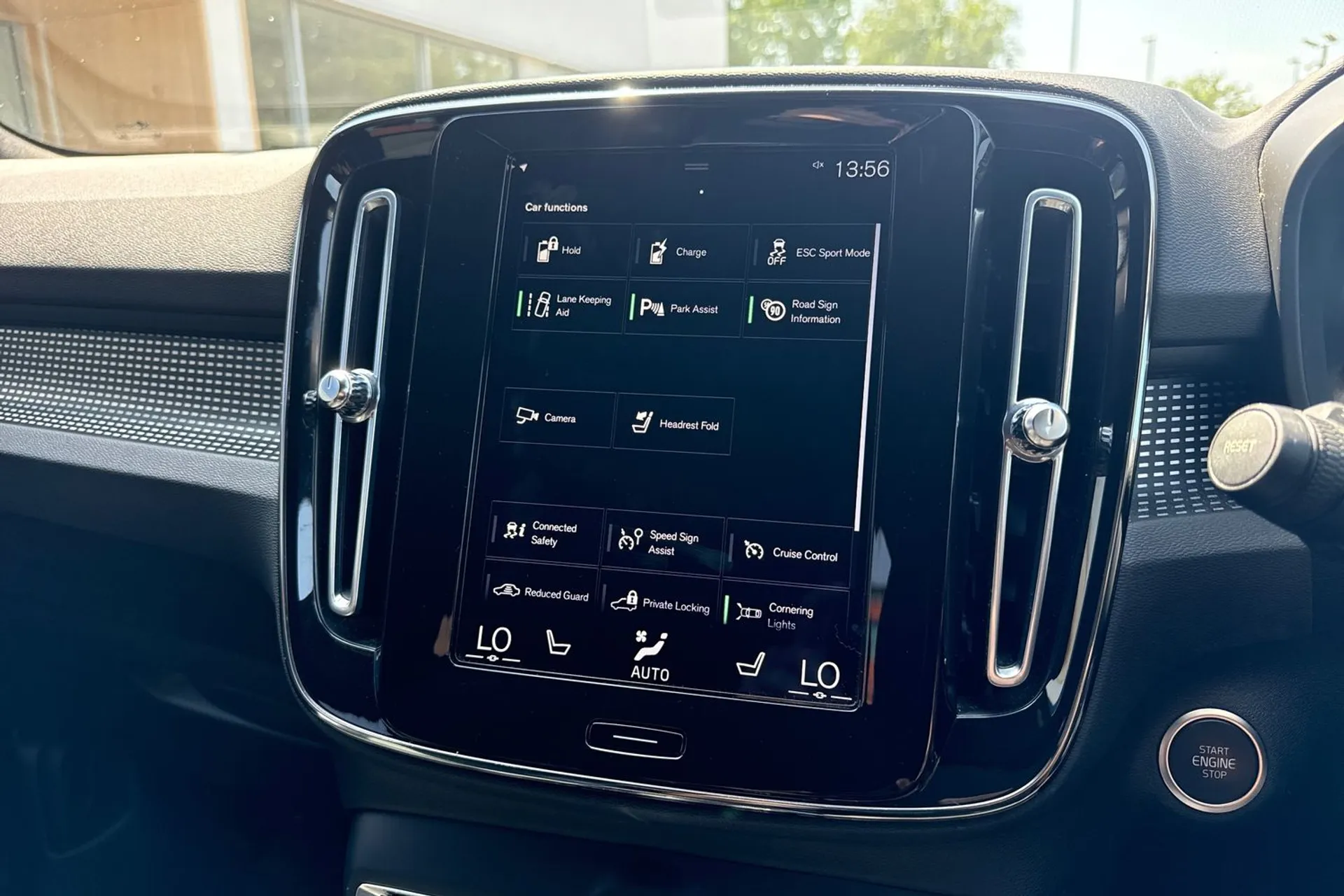 Volvo XC40 thumbnail image number 40