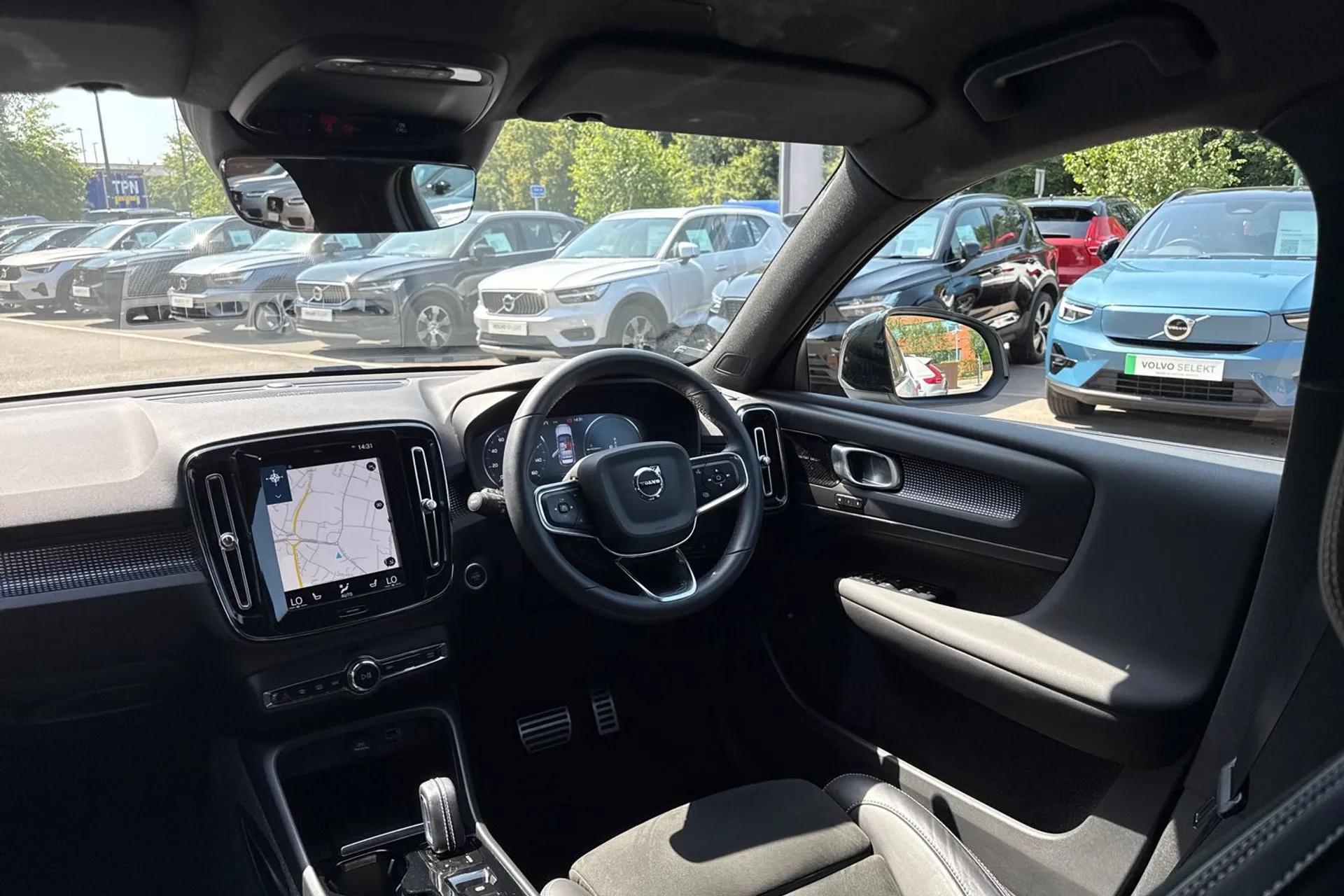Volvo XC40 thumbnail image number 32