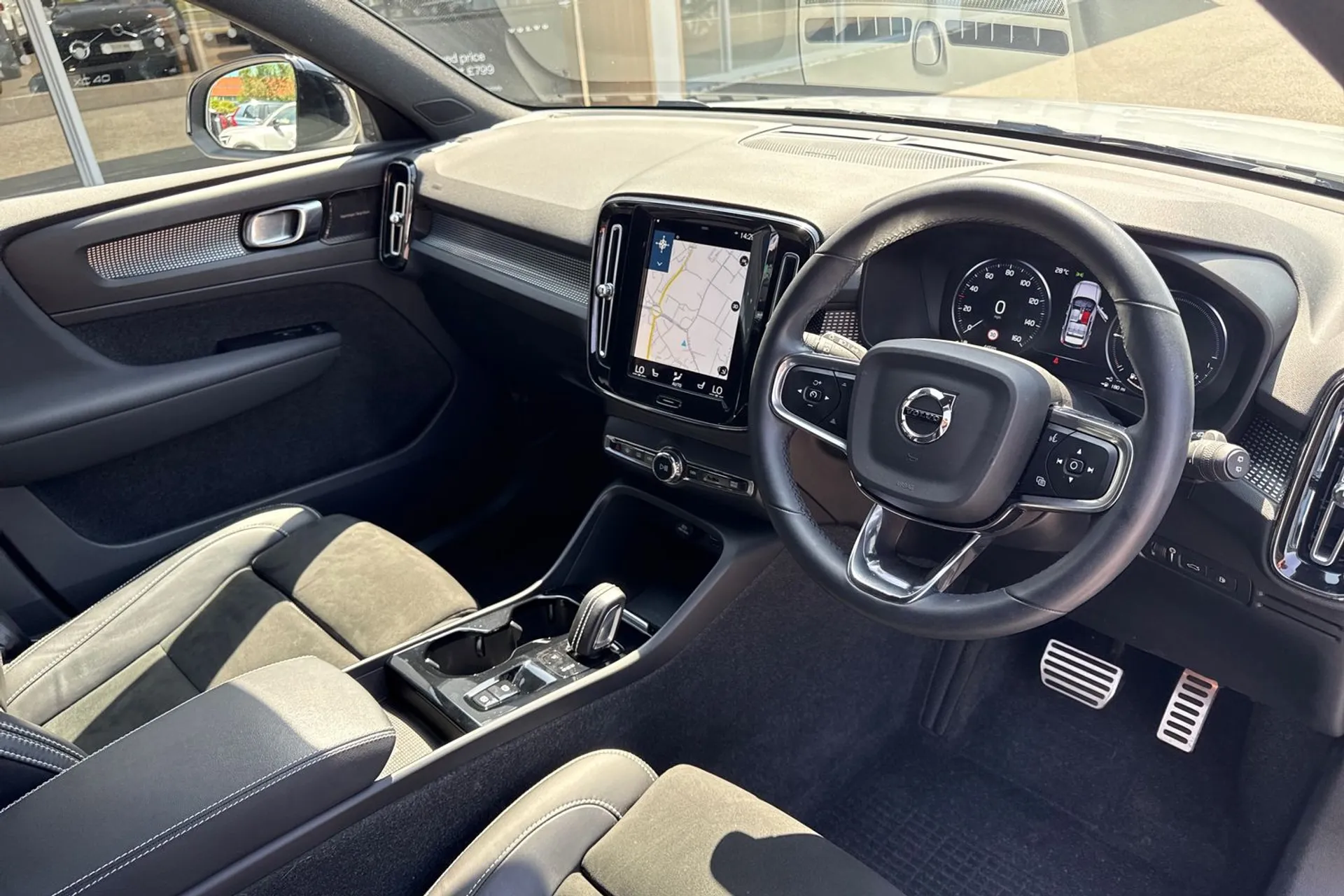 Volvo XC40 thumbnail image number 7