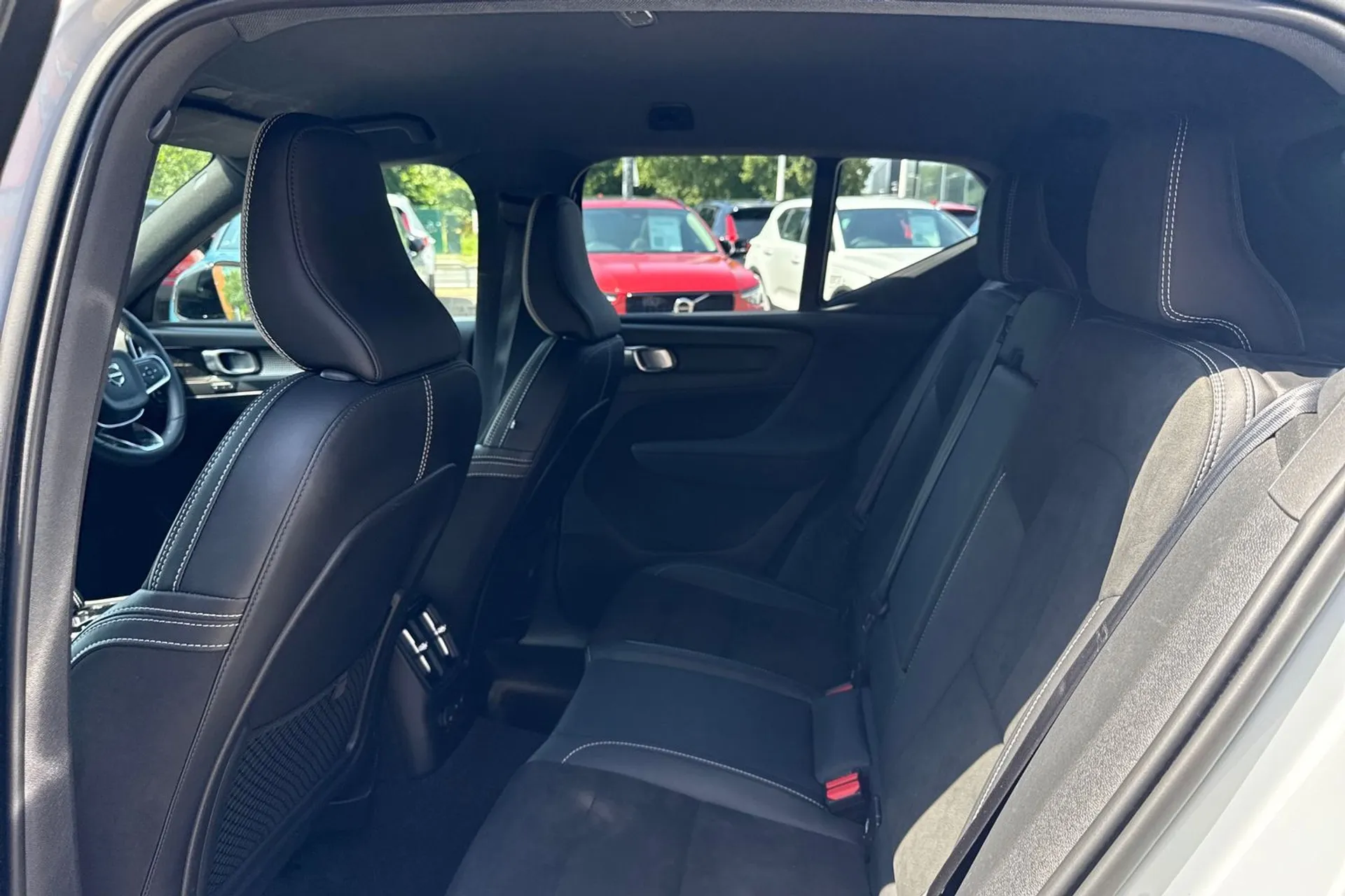 Volvo XC40 thumbnail image number 29