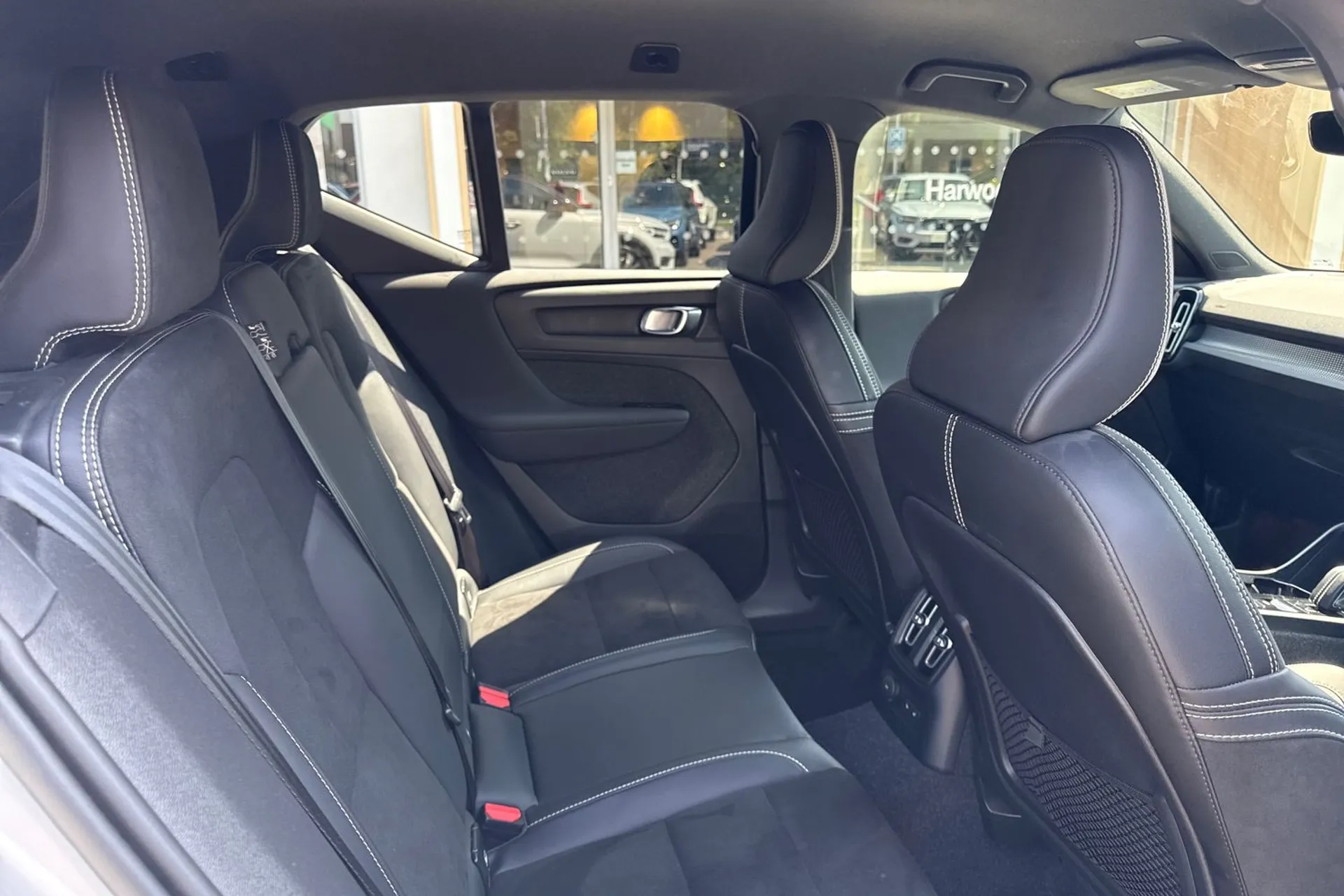 Volvo XC40 thumbnail image number 23