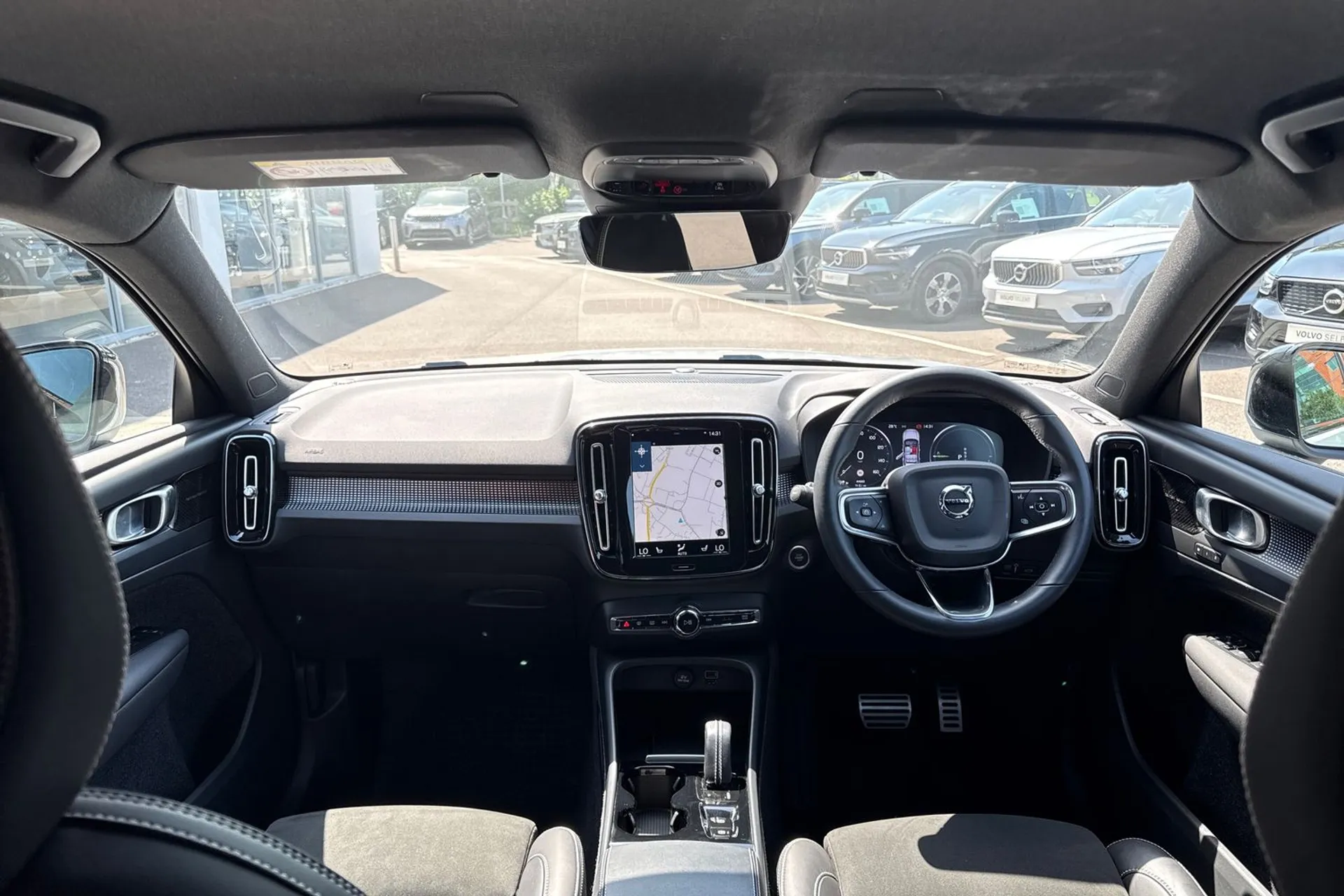 Volvo XC40 thumbnail image number 3