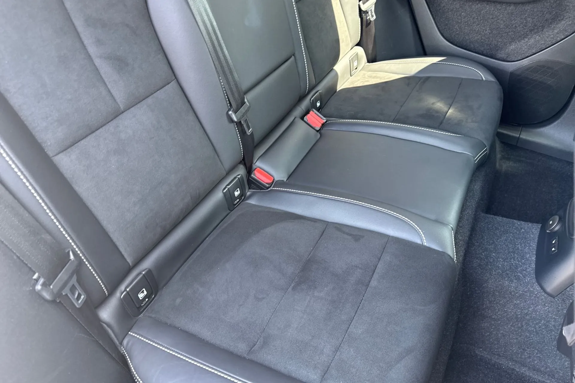 Volvo XC40 thumbnail image number 25
