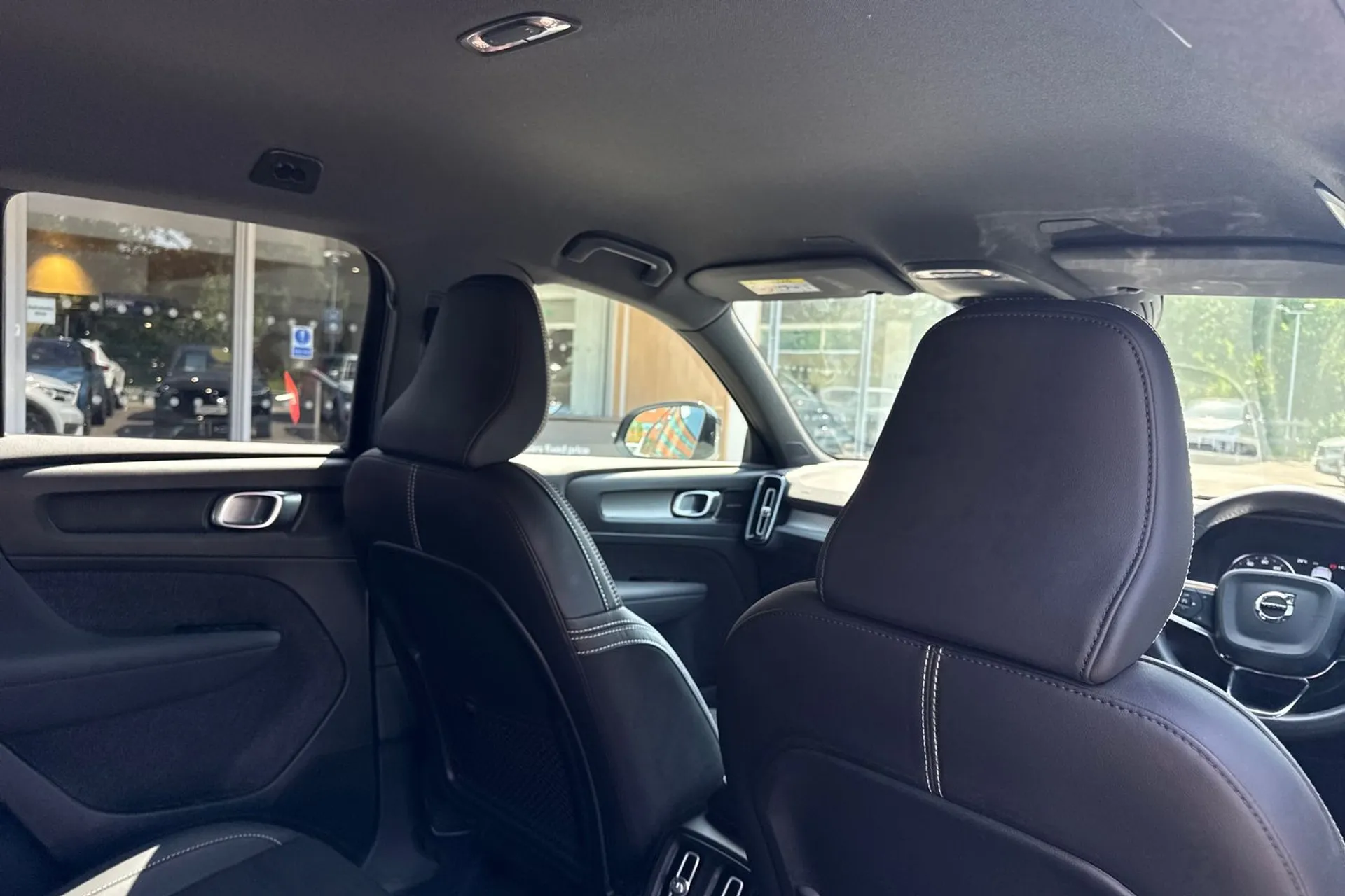 Volvo XC40 thumbnail image number 24