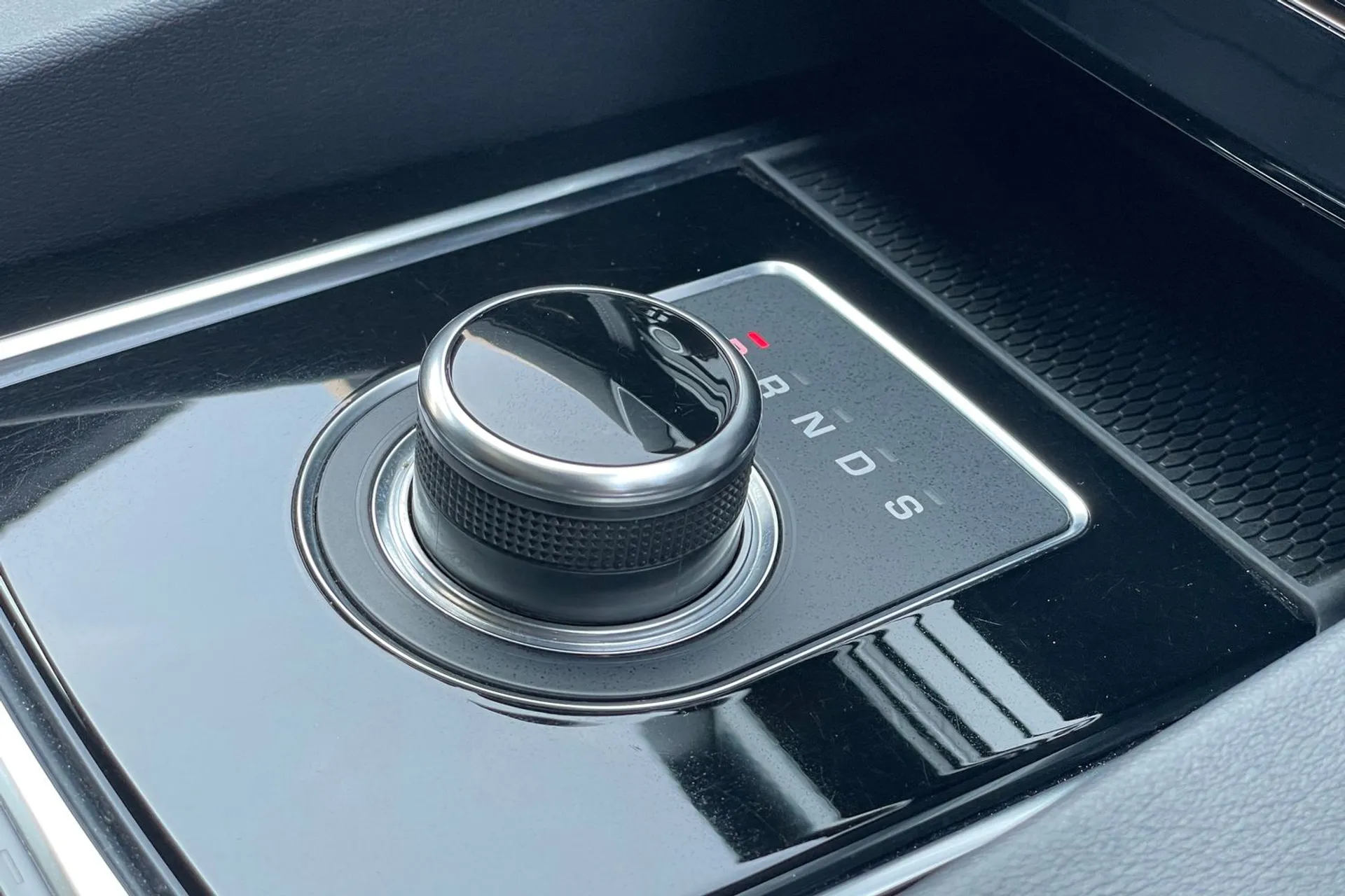 Jaguar F-PACE thumbnail image number 20