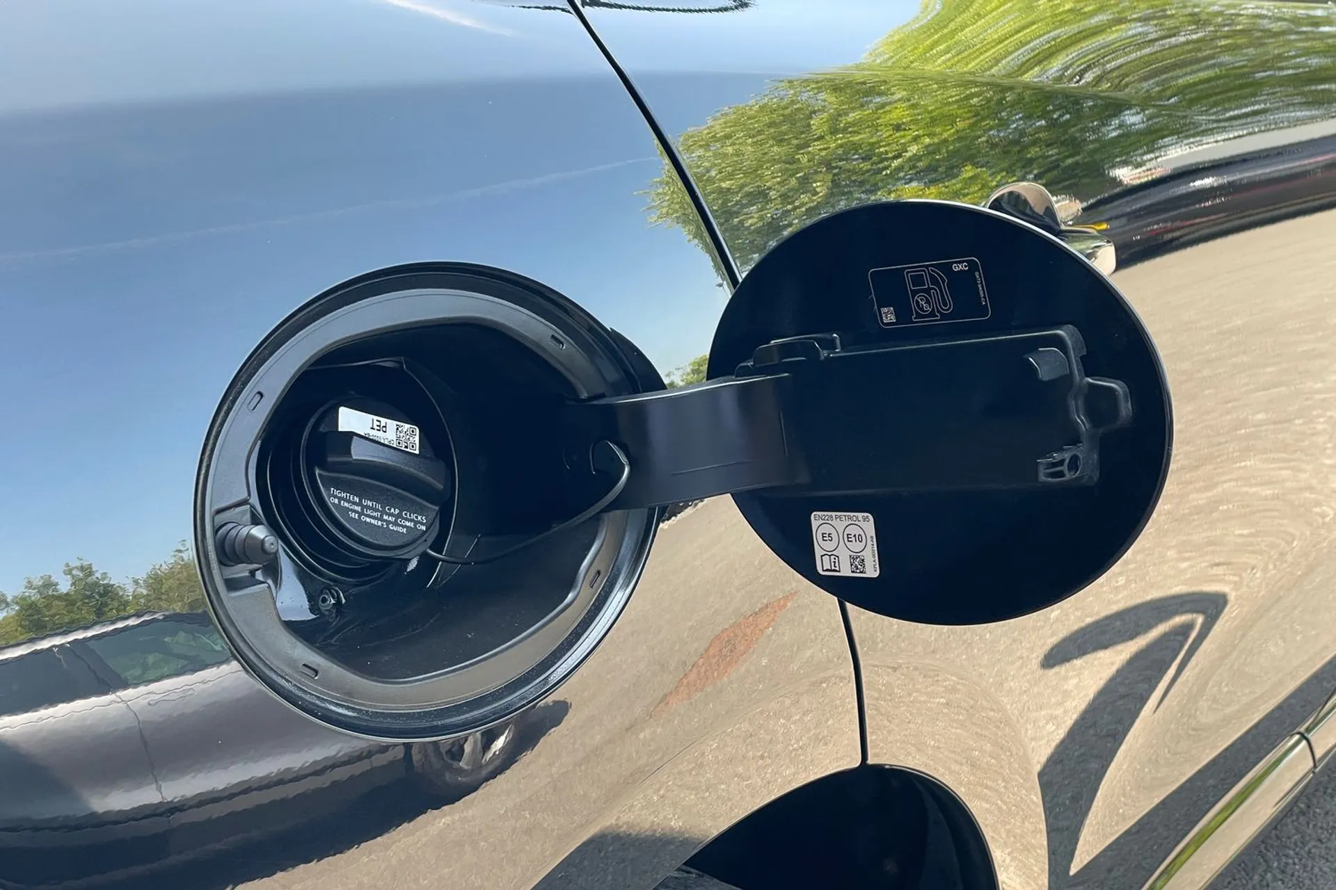Jaguar F-PACE thumbnail image number 40