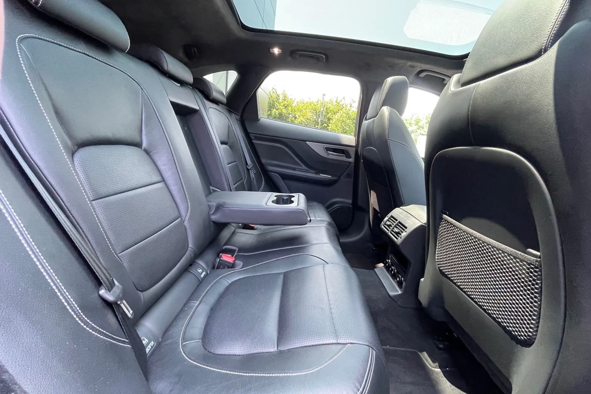 Jaguar F-PACE thumbnail image number 42