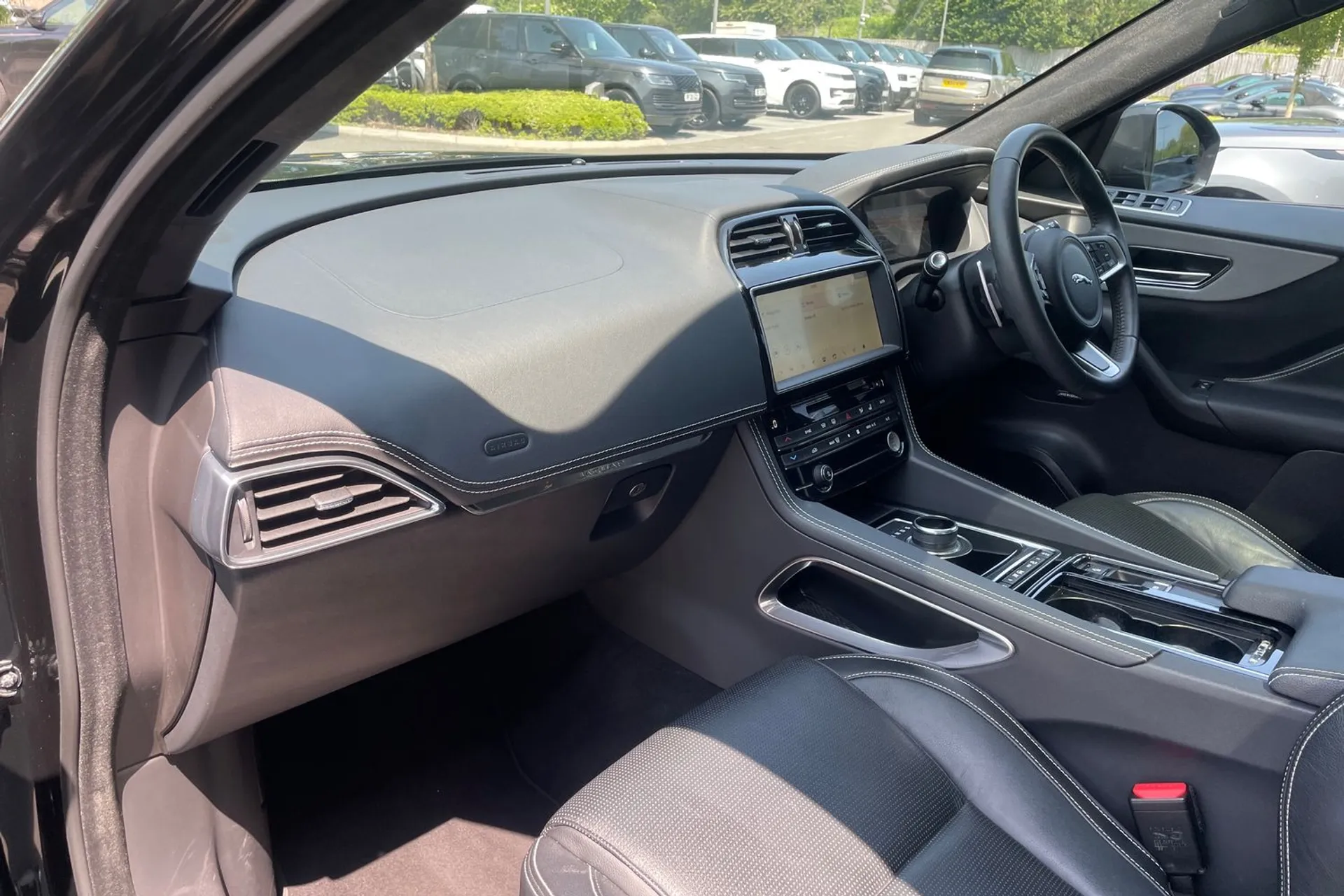 Jaguar F-PACE thumbnail image number 50