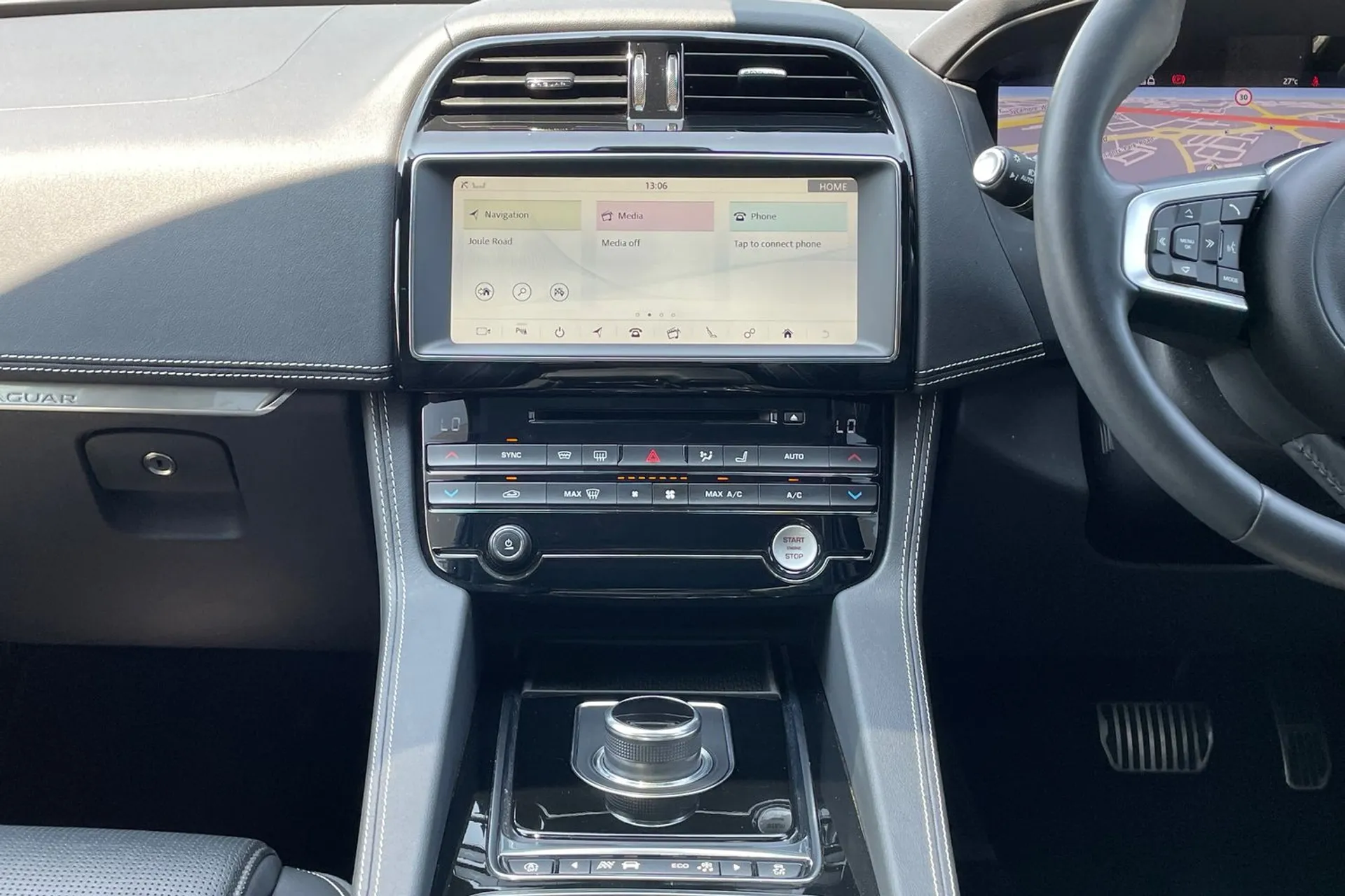 Jaguar F-PACE thumbnail image number 15