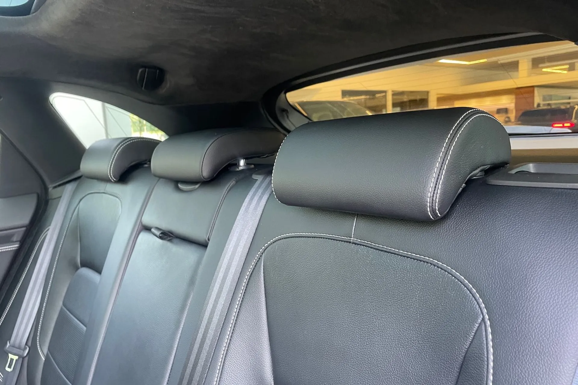 Jaguar F-PACE thumbnail image number 52