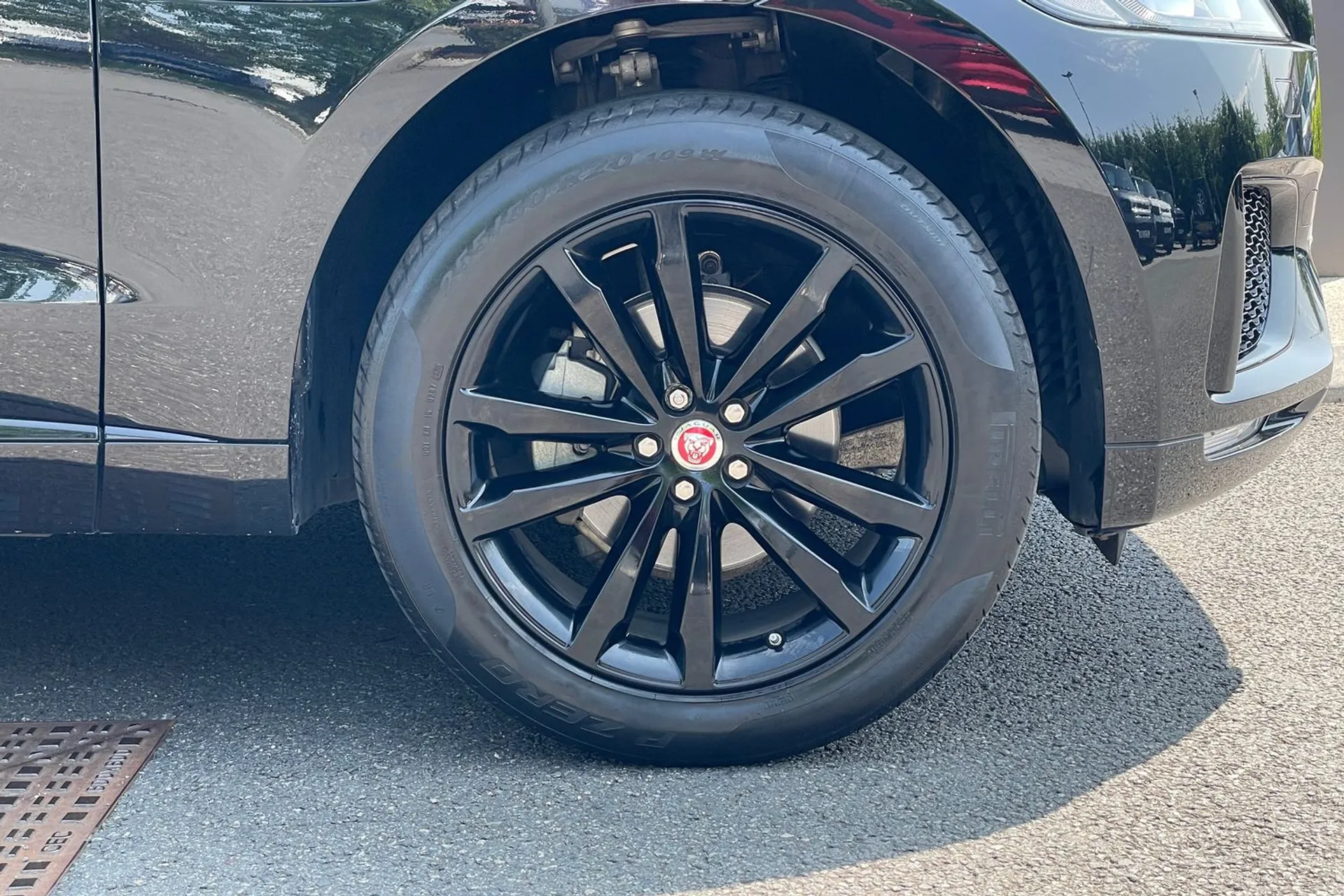 Jaguar F-PACE thumbnail image number 24
