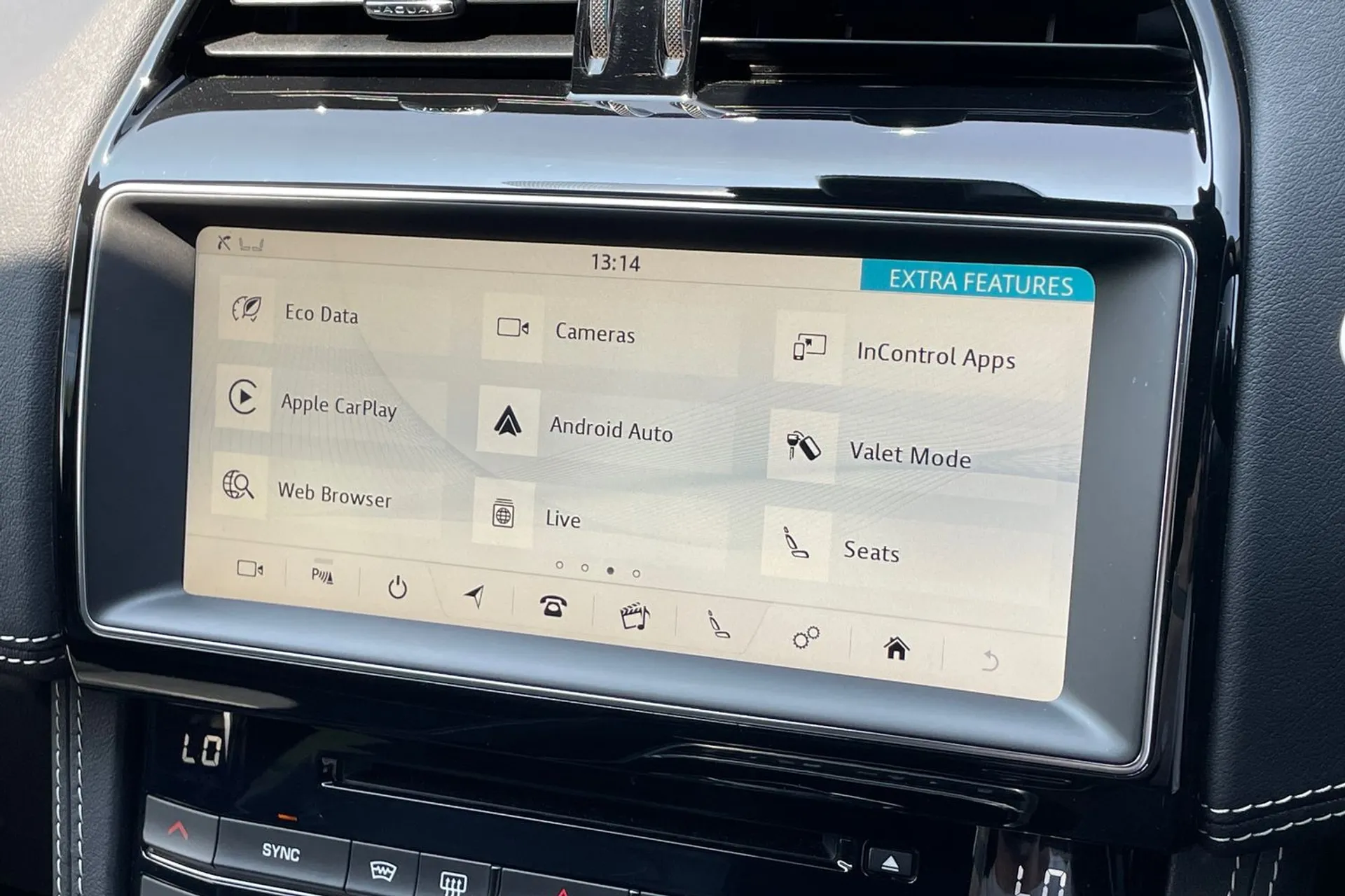 Jaguar F-PACE thumbnail image number 39