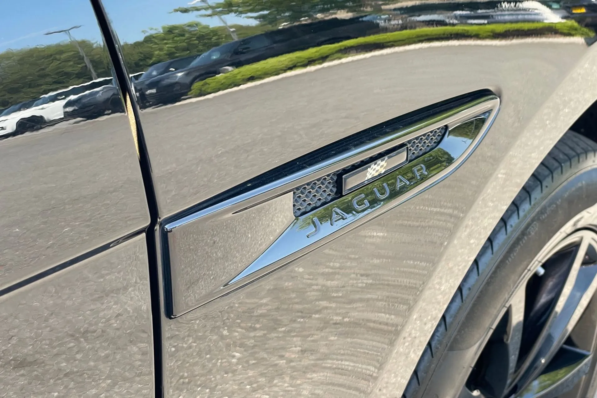 Jaguar F-PACE thumbnail image number 60