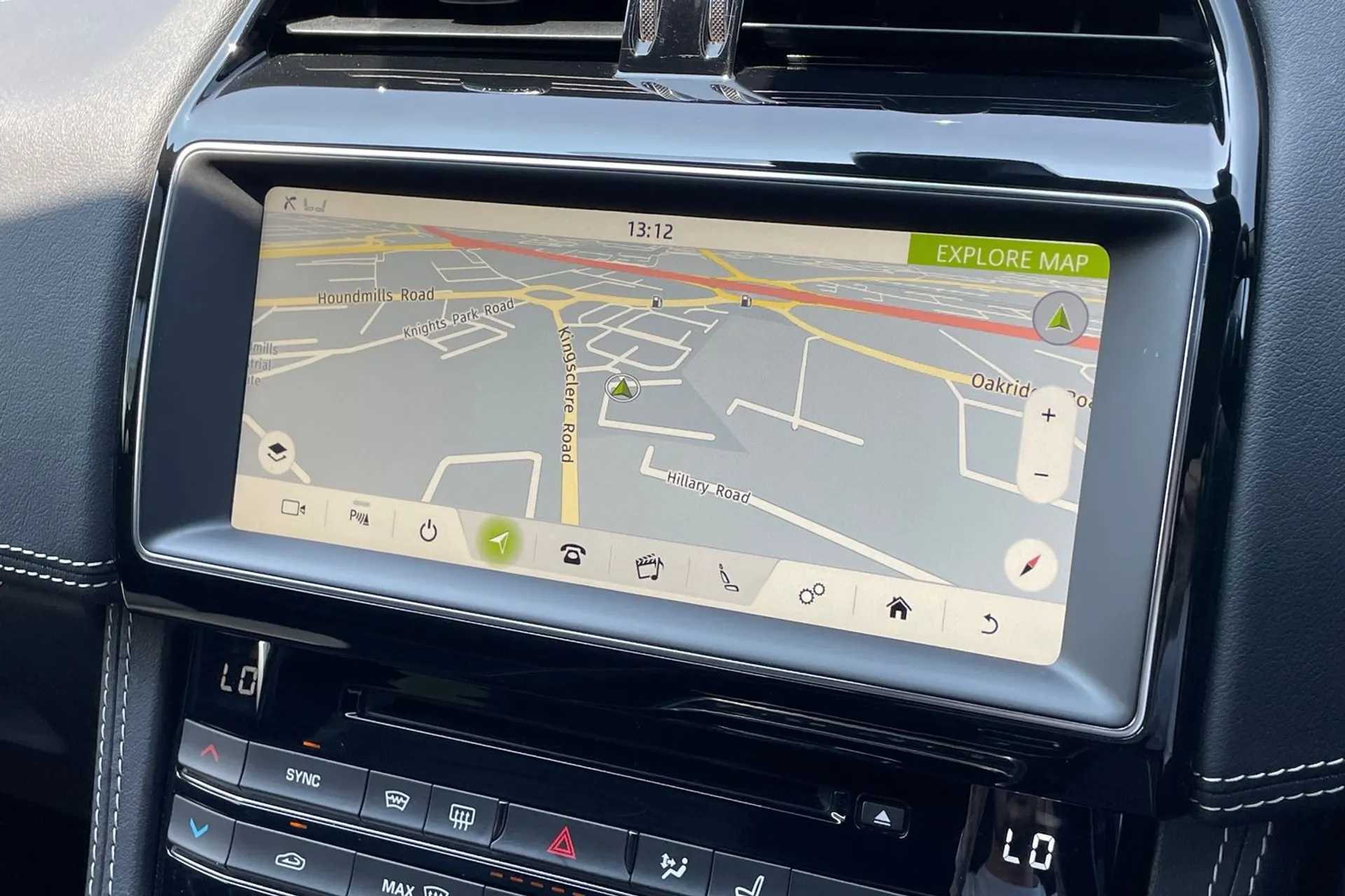 Jaguar F-PACE thumbnail image number 30