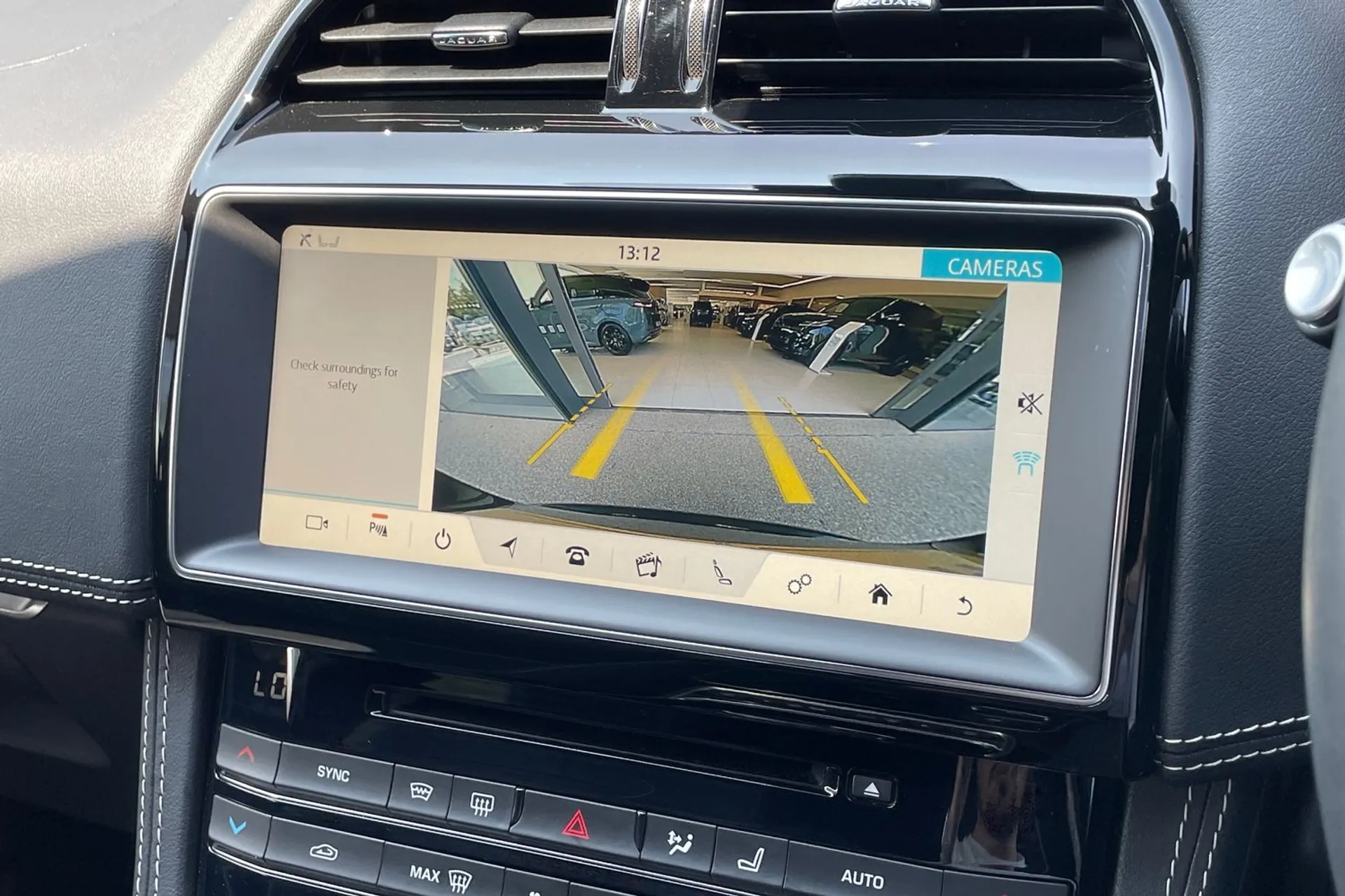 Jaguar F-PACE thumbnail image number 4