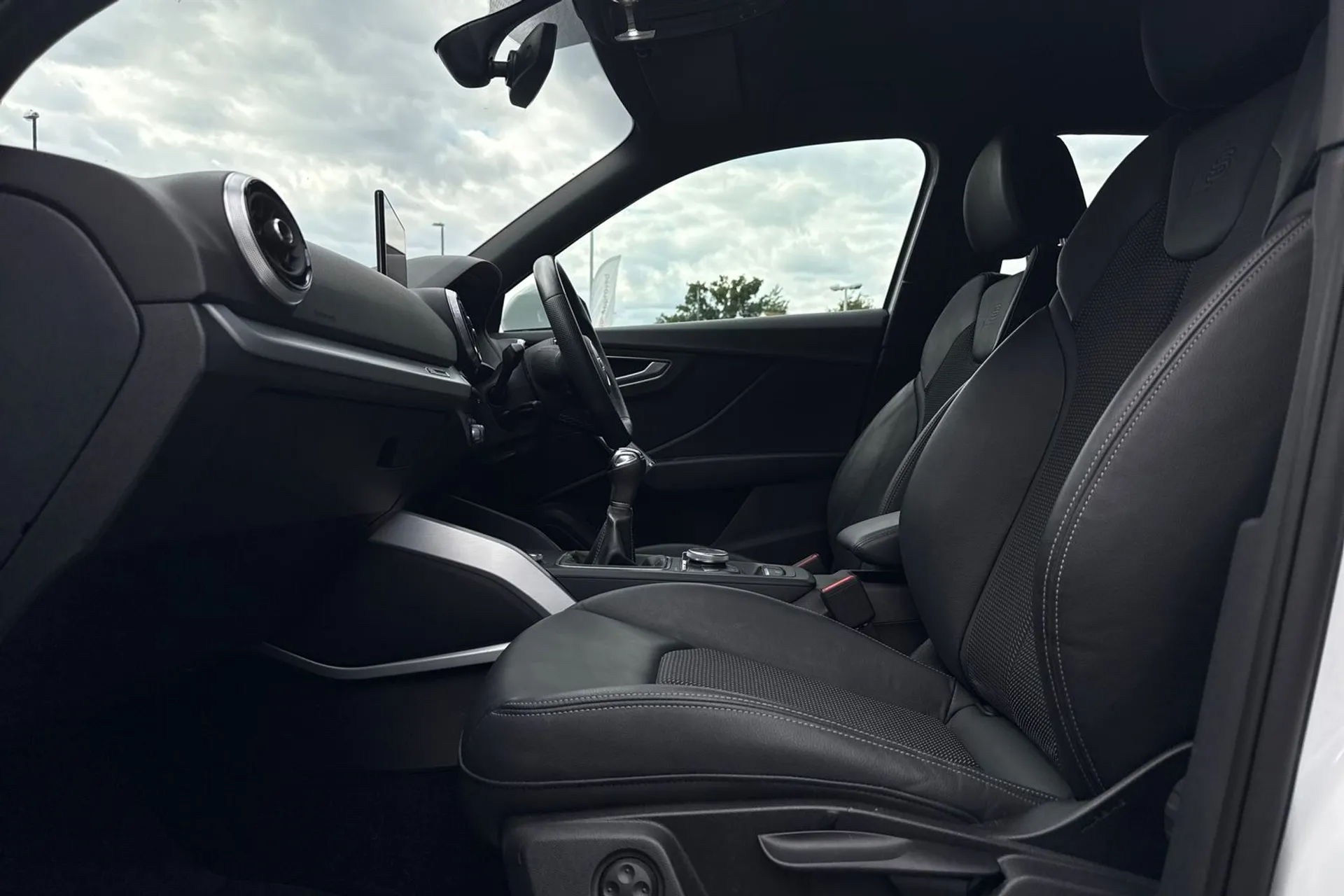 Audi Q2 thumbnail image number 27