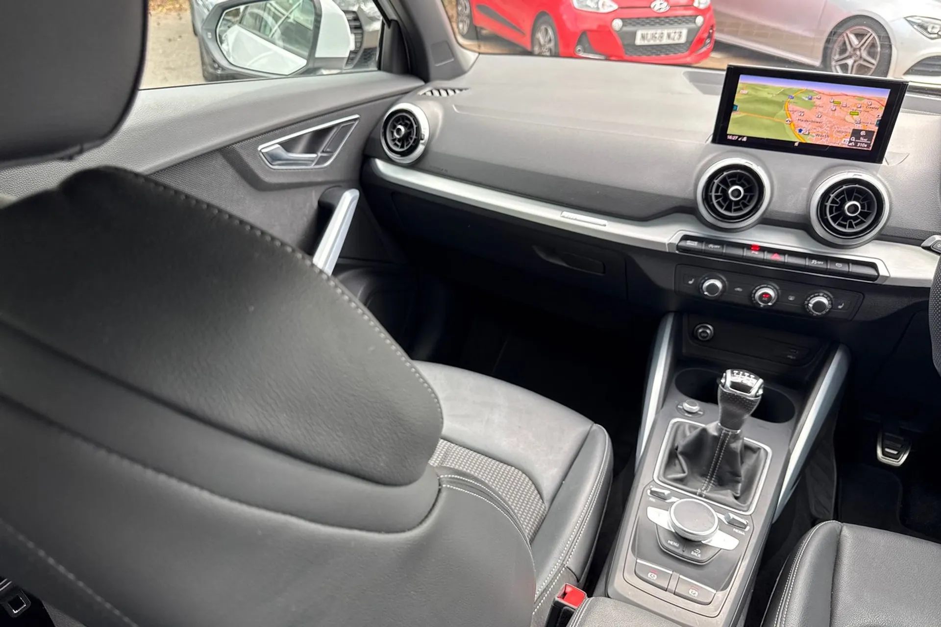 Audi Q2 thumbnail image number 32