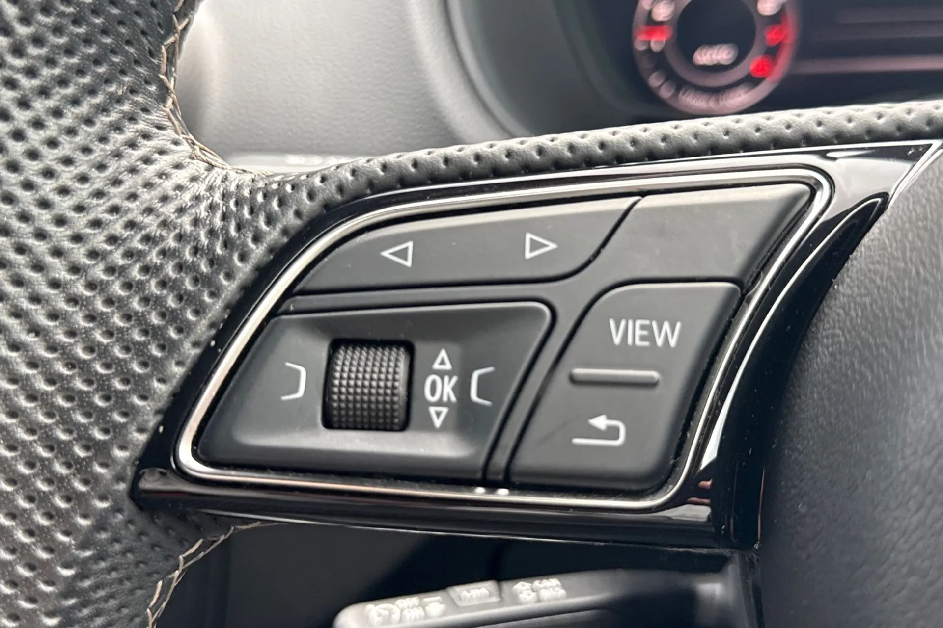 Audi Q2 thumbnail image number 36