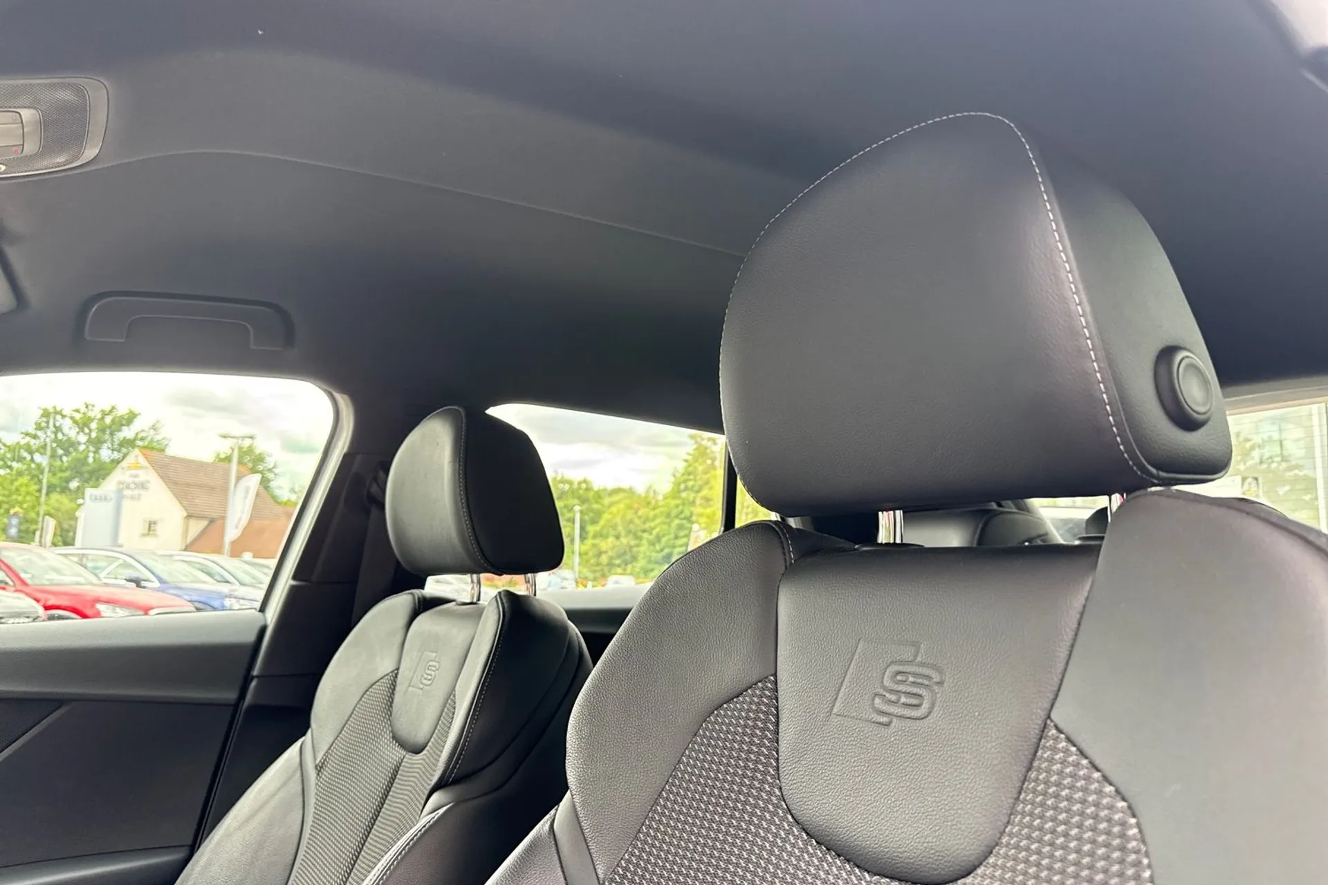 Audi Q2 thumbnail image number 28