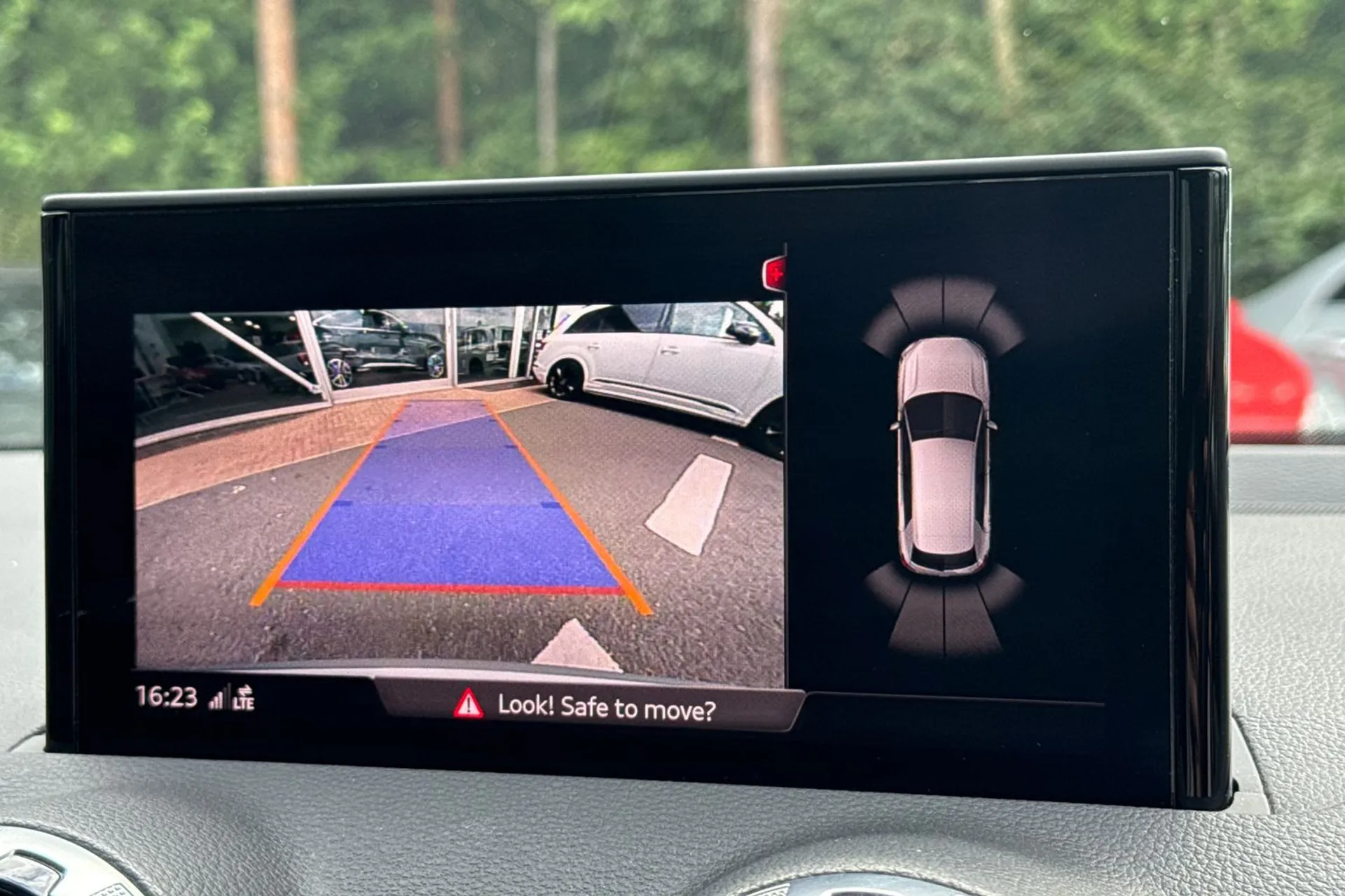 Audi Q2 thumbnail image number 3