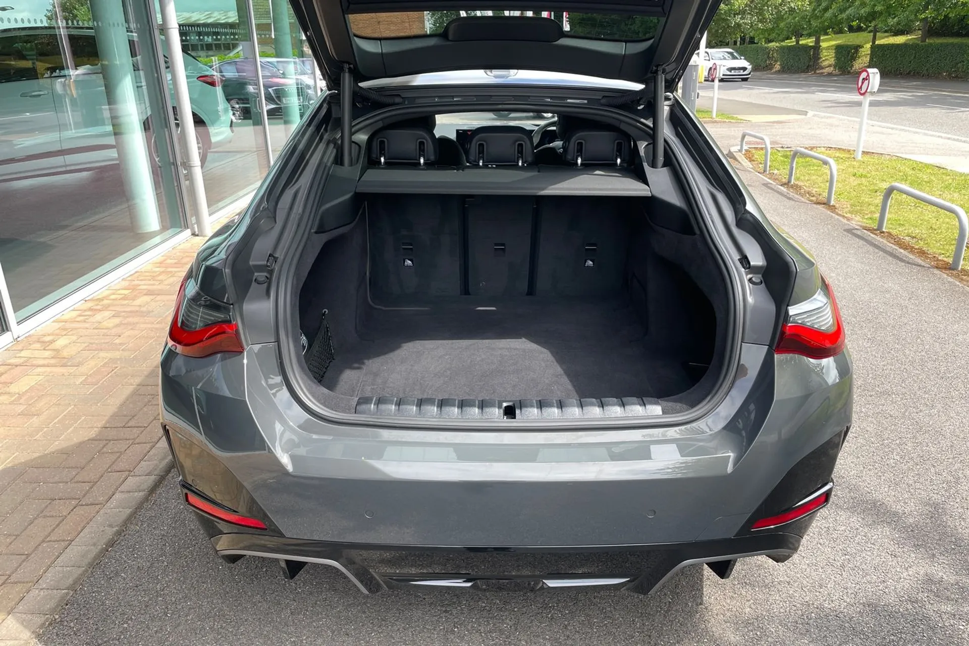 BMW I4 thumbnail image number 18