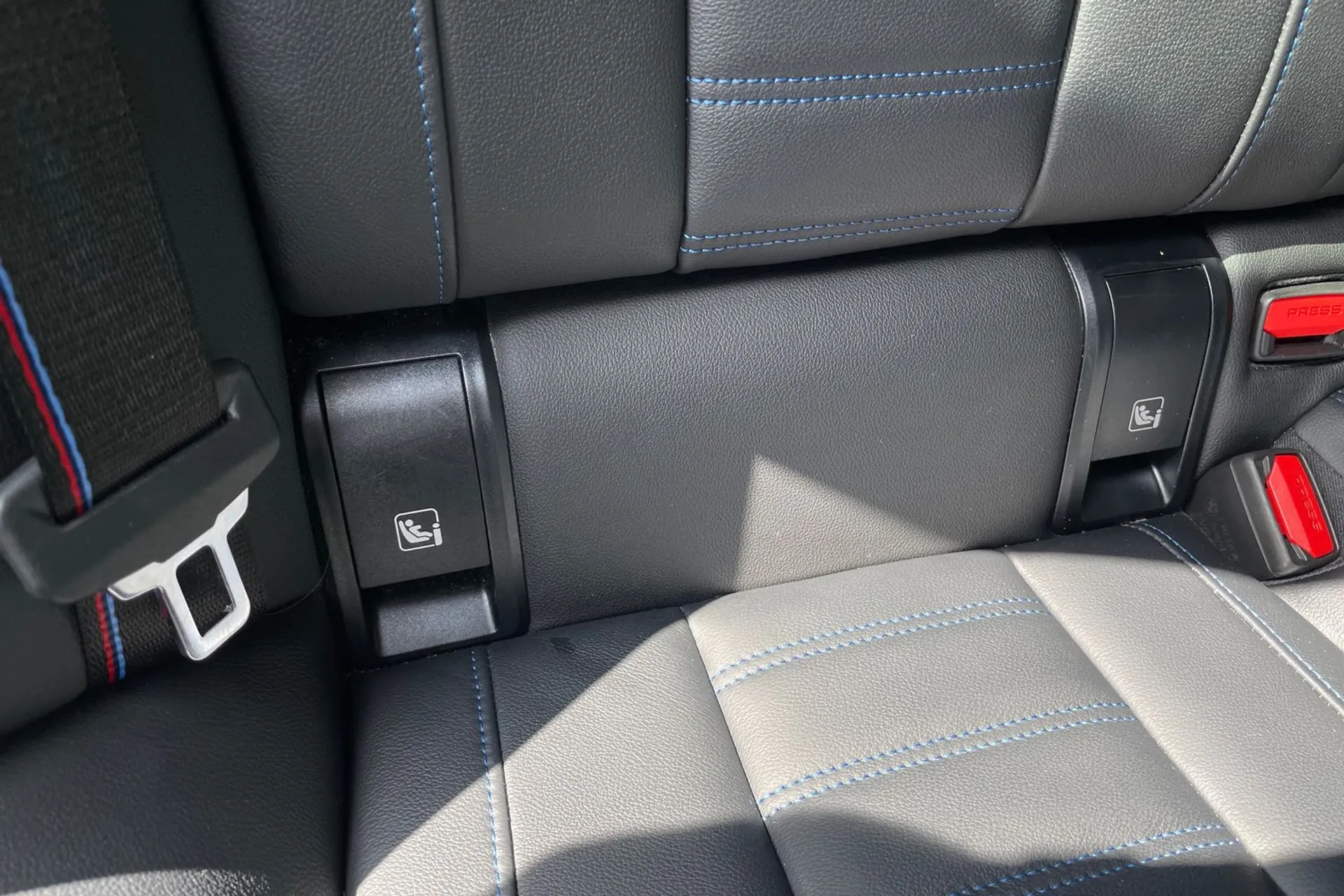 BMW I4 thumbnail image number 23