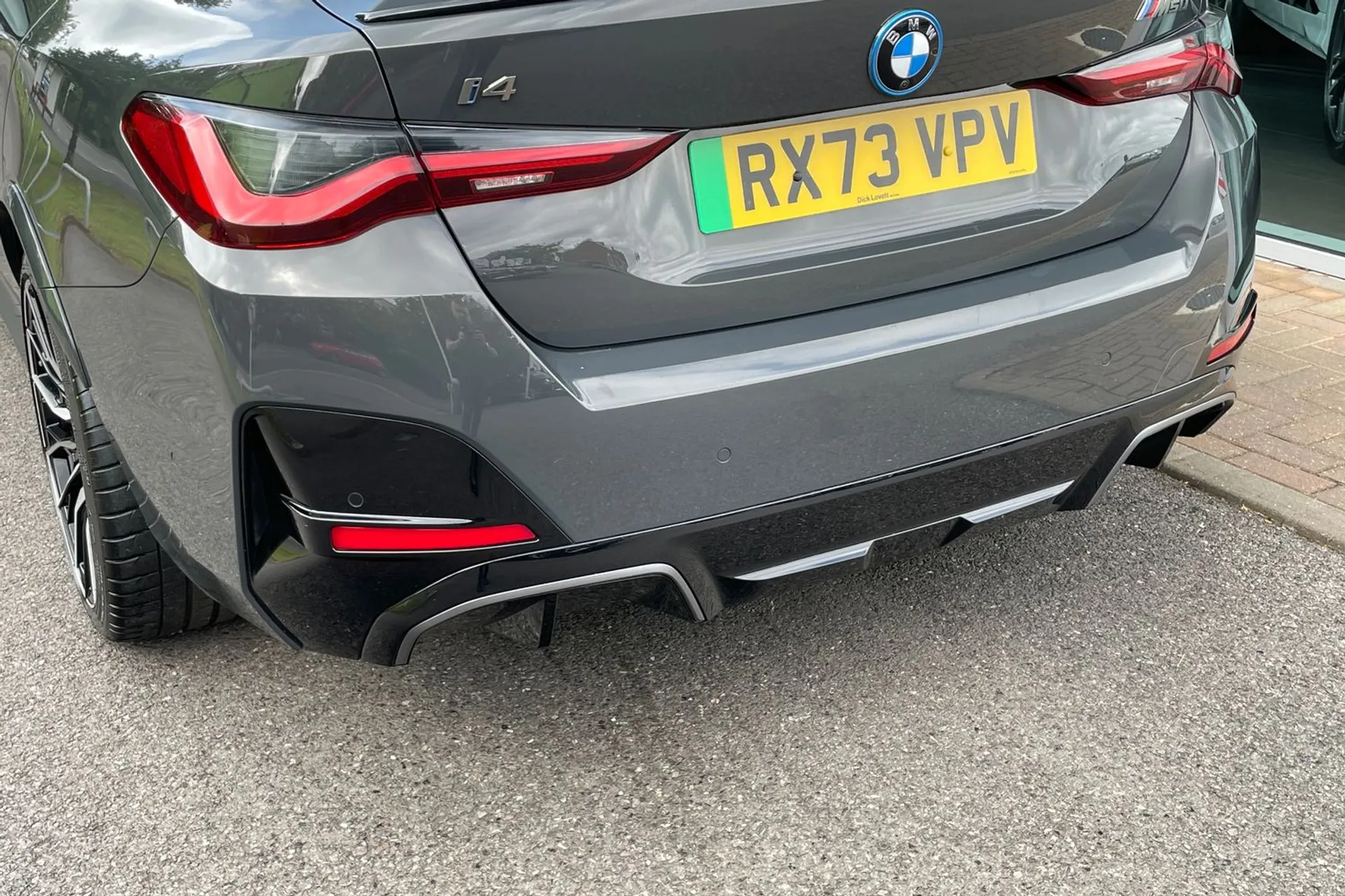 BMW I4 thumbnail image number 16