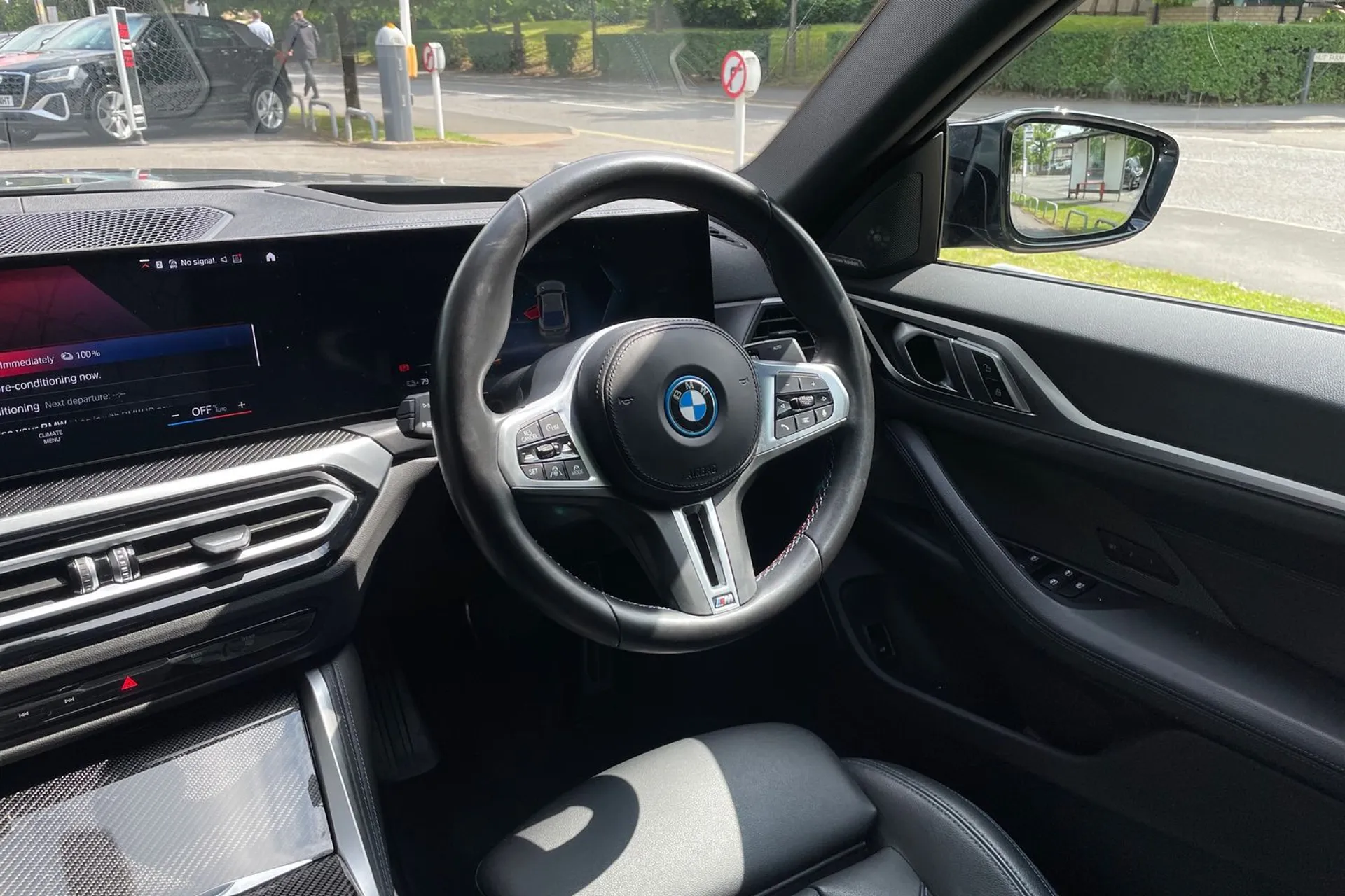 BMW I4 thumbnail image number 32