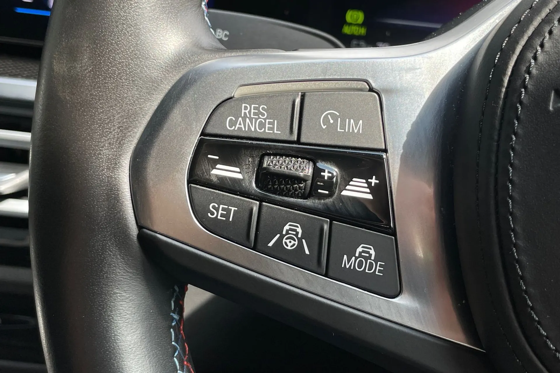 BMW I4 thumbnail image number 35