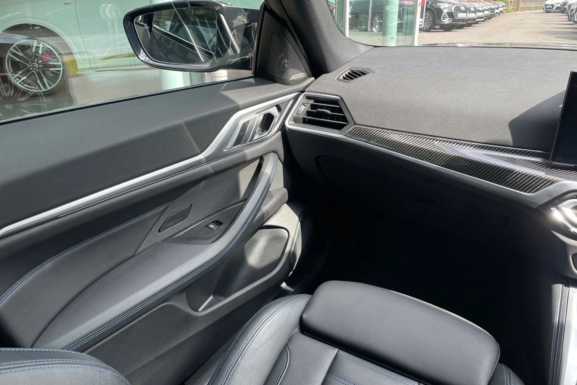 BMW I4 thumbnail image number 31
