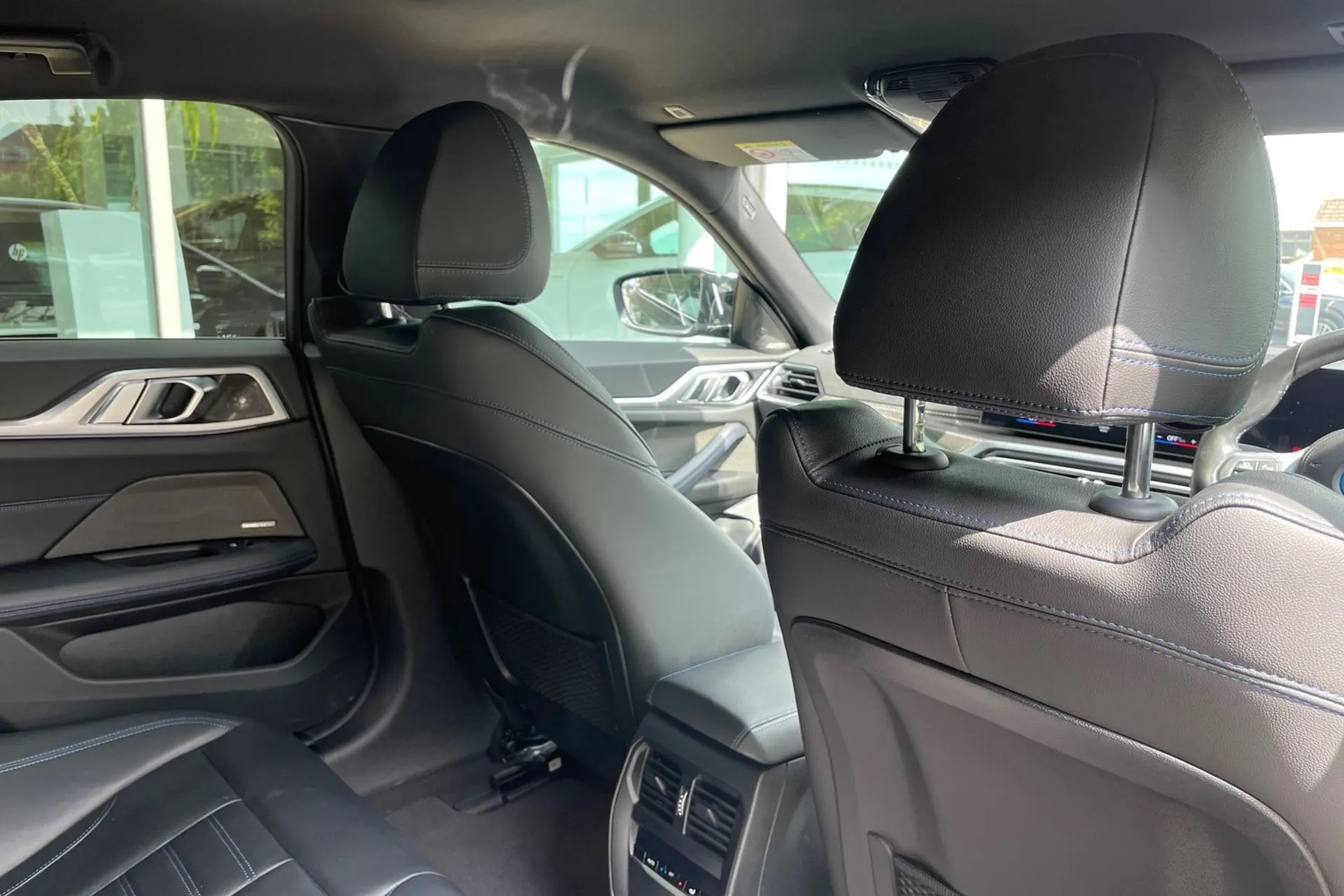 BMW I4 thumbnail image number 22