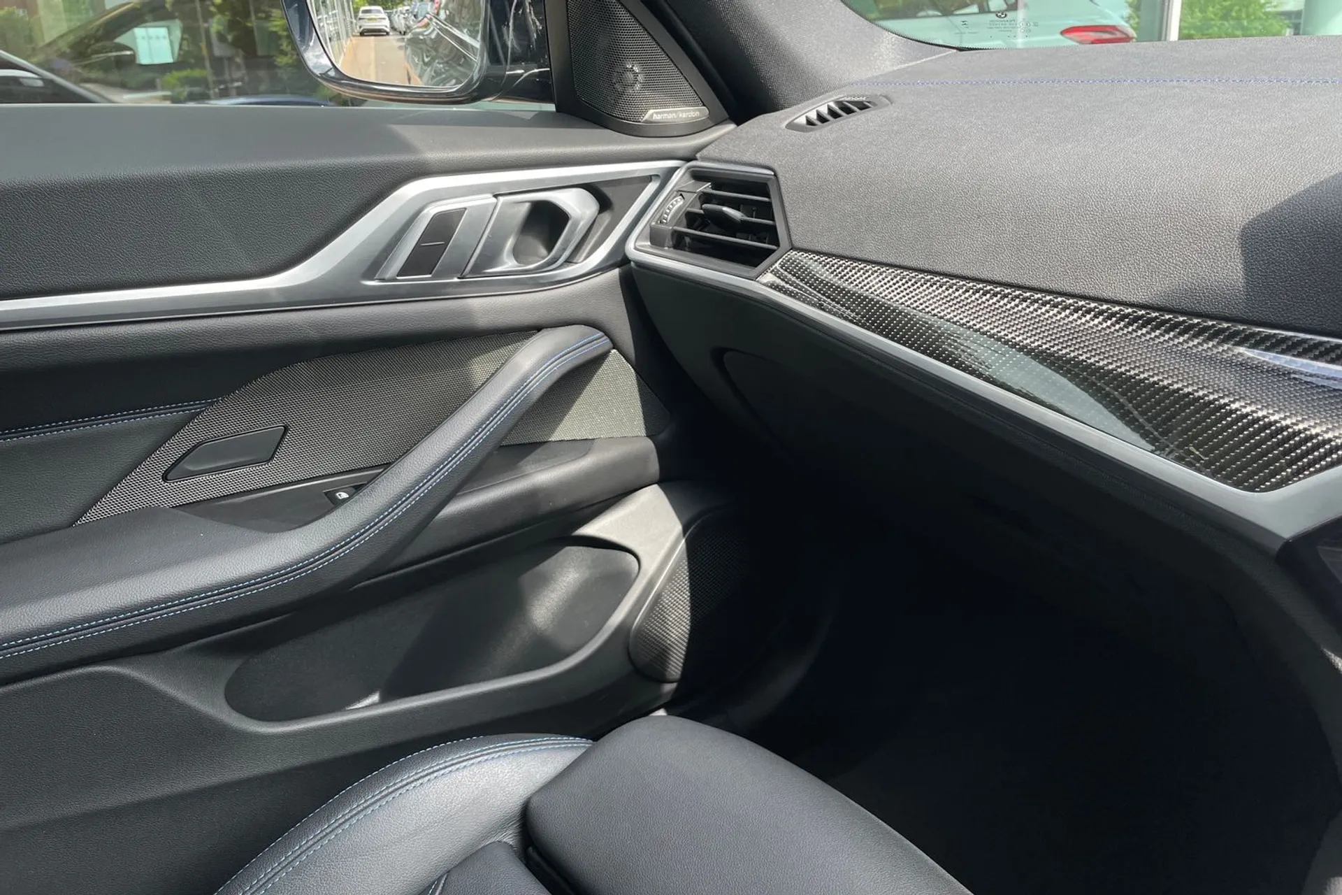 BMW I4 thumbnail image number 39