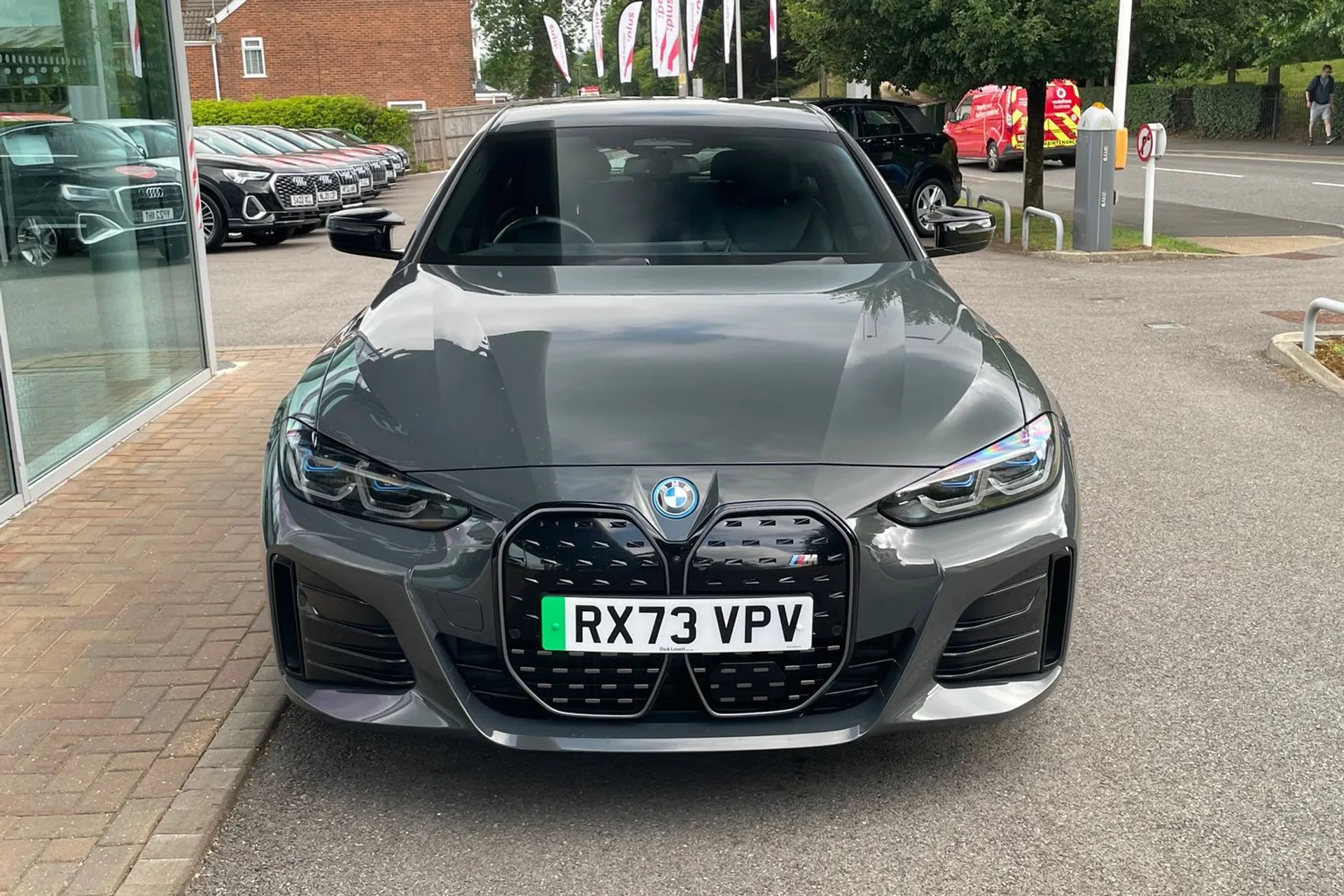 BMW I4 thumbnail image number 10