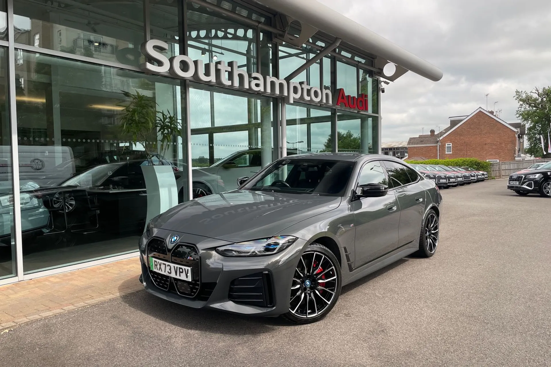 BMW I4 thumbnail image number 9