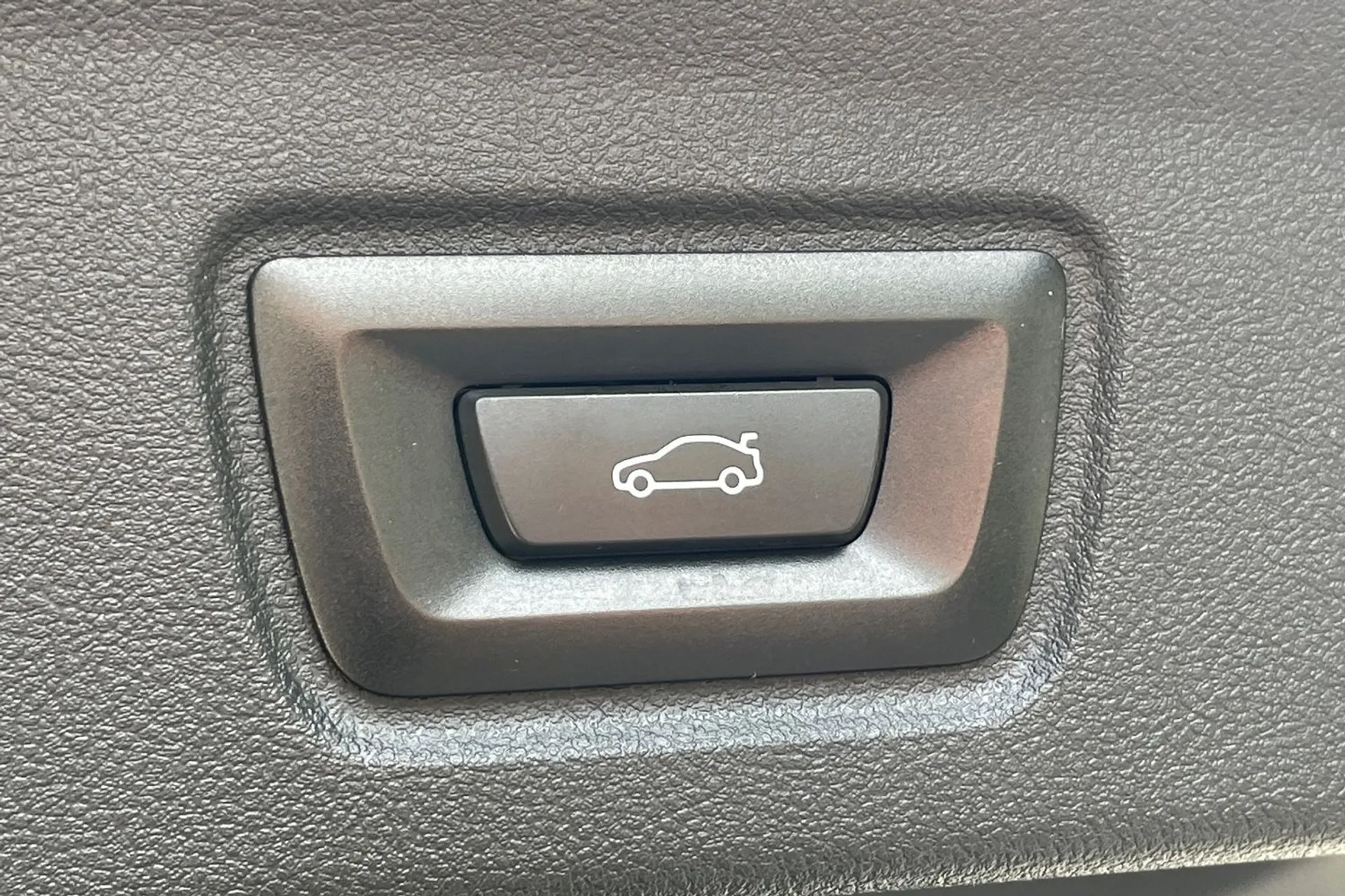 BMW I4 thumbnail image number 19