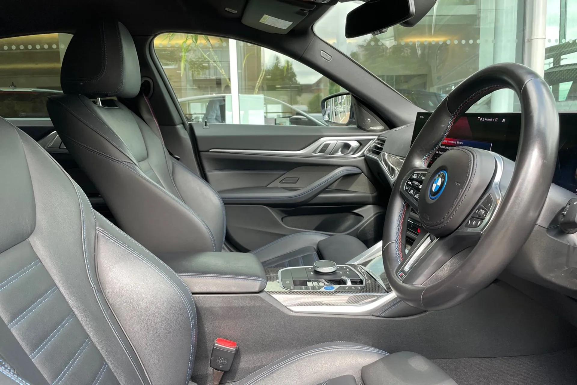 BMW I4 thumbnail image number 24