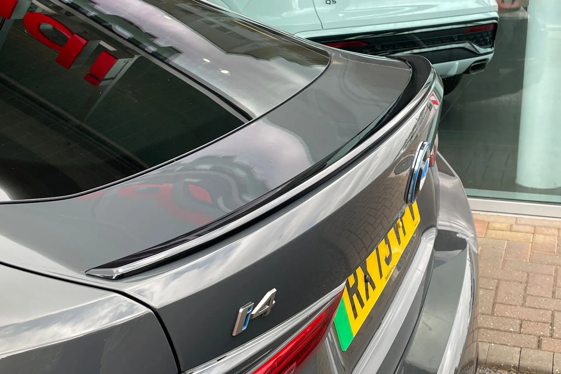 BMW I4 thumbnail image number 13