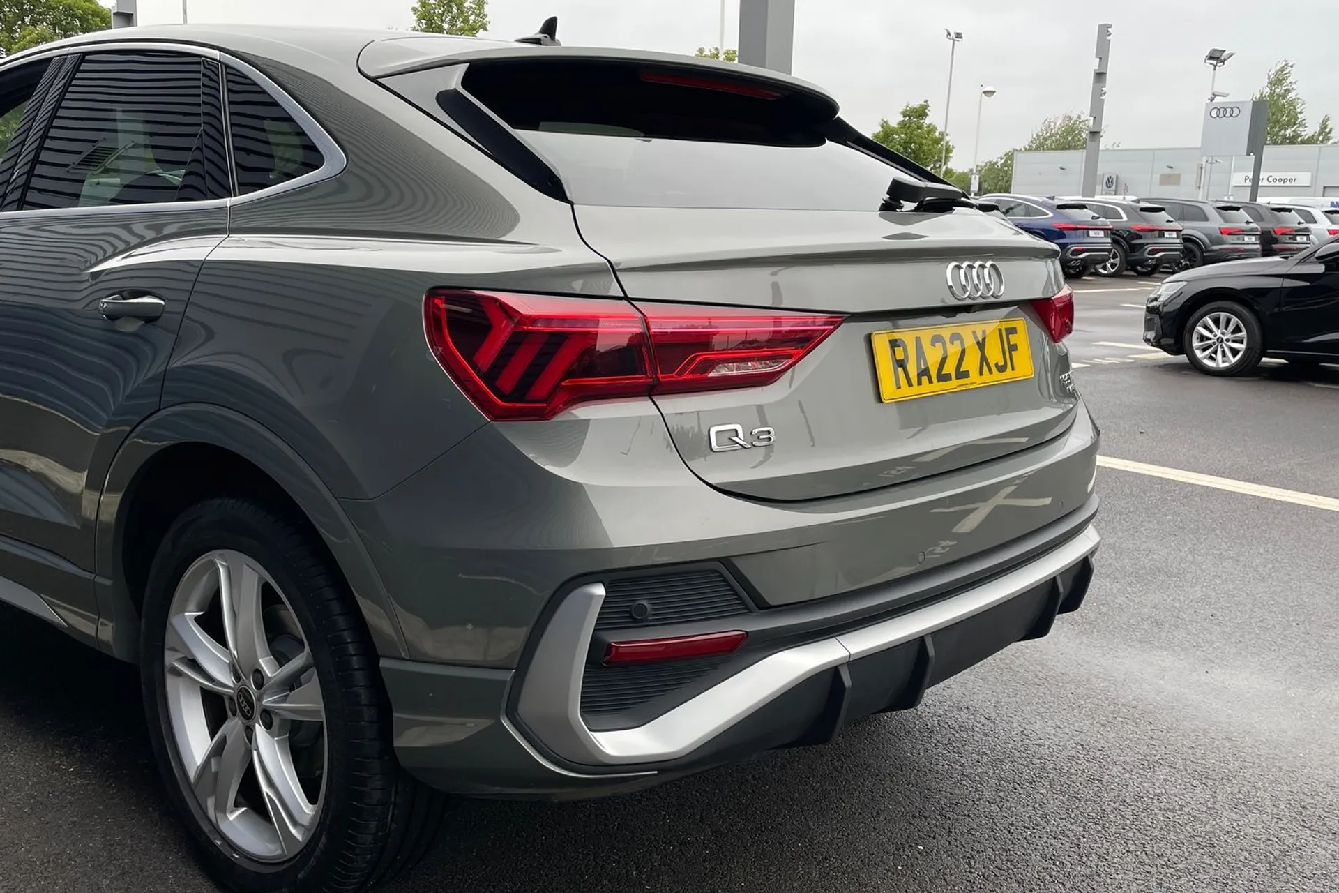 Audi Q3 thumbnail image number 16