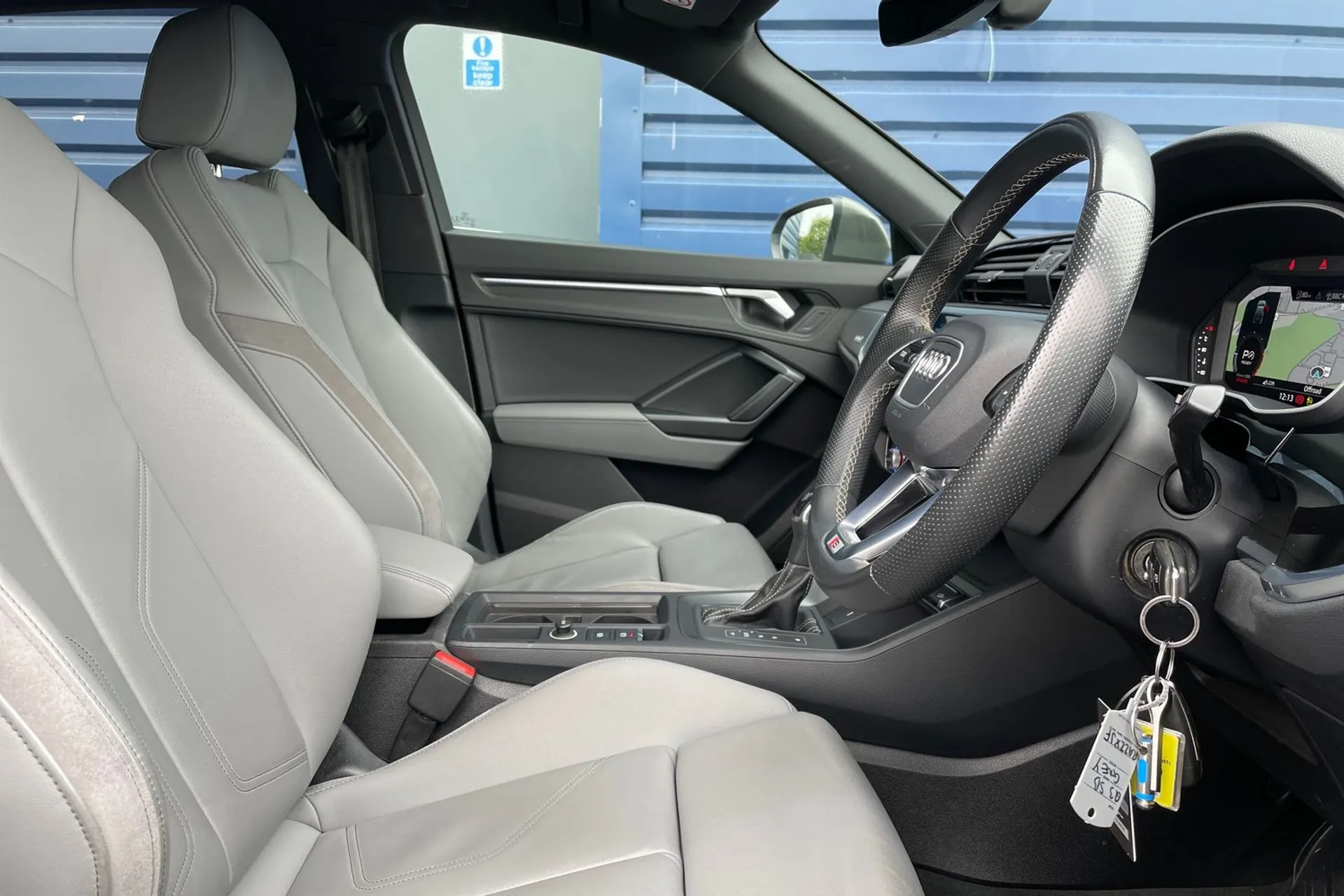 Audi Q3 thumbnail image number 27