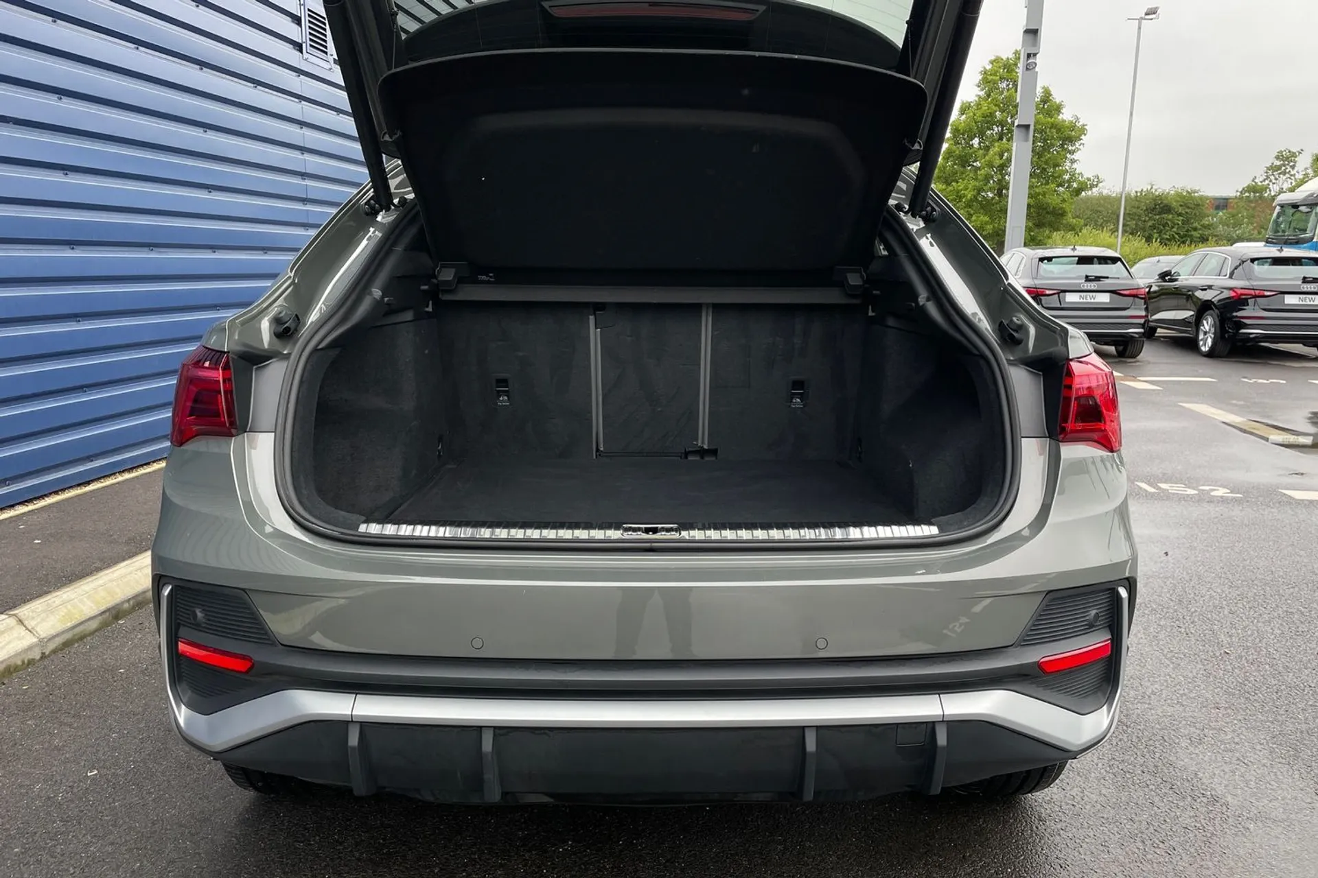 Audi Q3 thumbnail image number 18