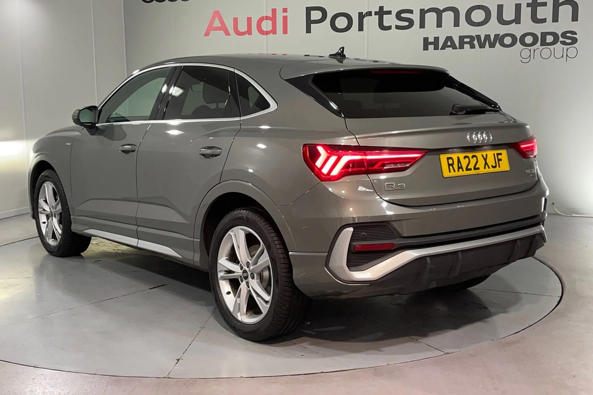 Audi Q3 thumbnail image number 8