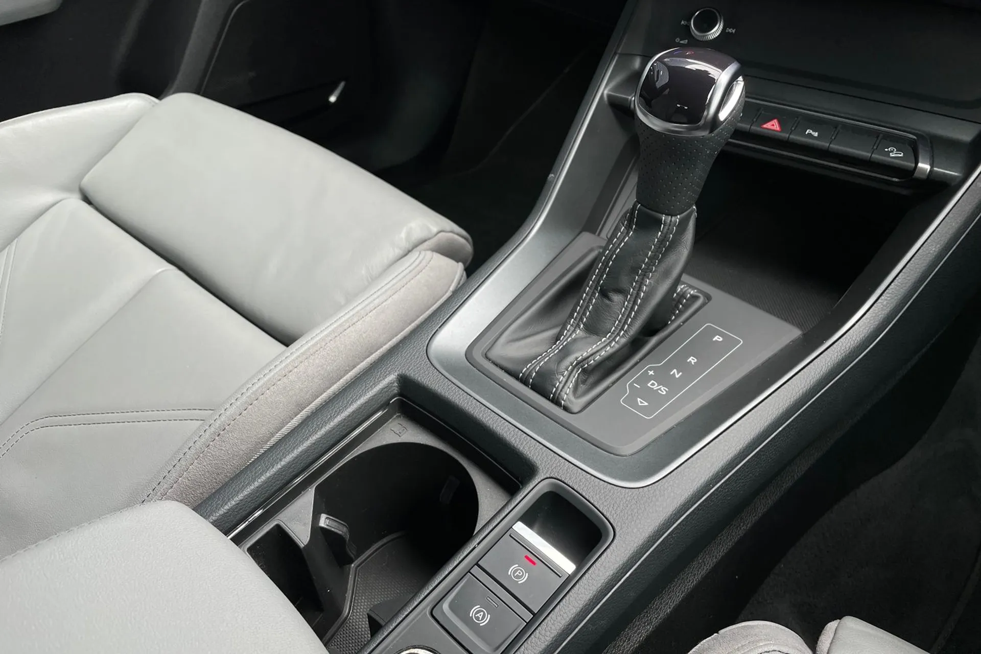 Audi Q3 thumbnail image number 43