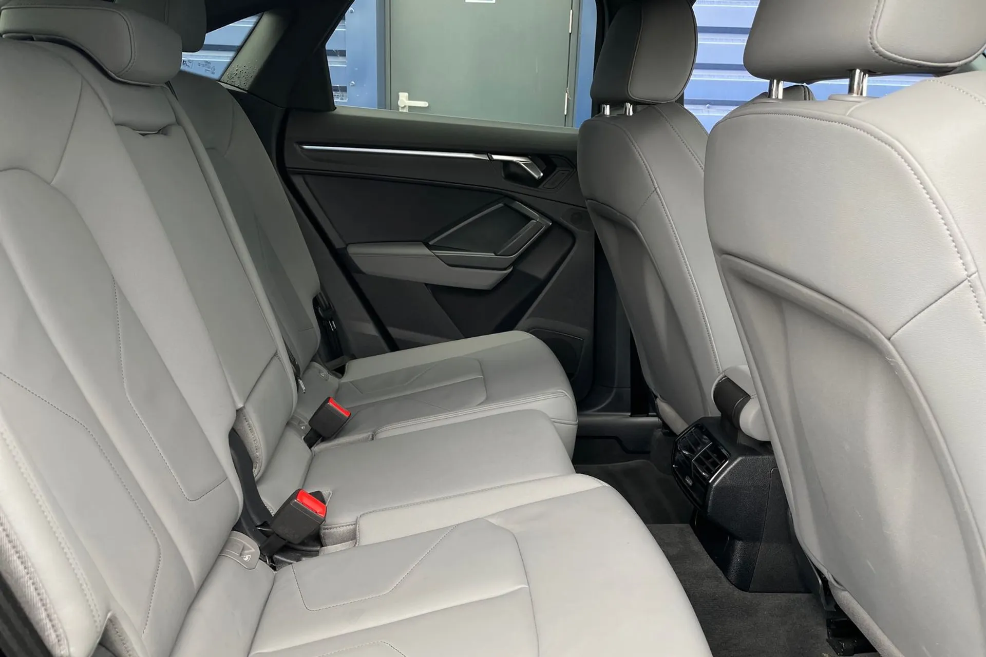 Audi Q3 thumbnail image number 22